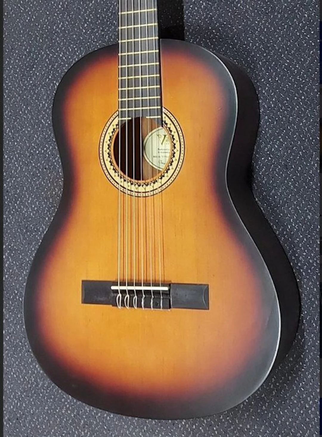 Valencia - VC204H Sunburst 4/4