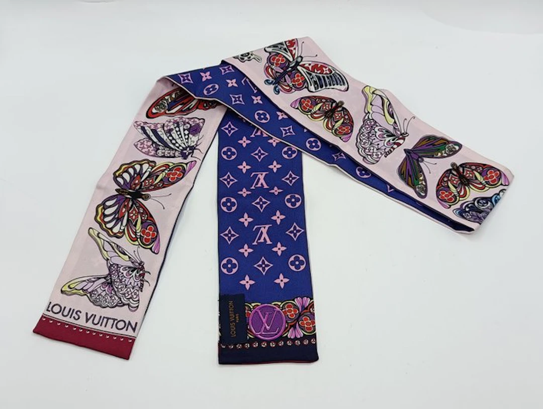 Louis Vuitton - World of Love - M71489 - Foulard
