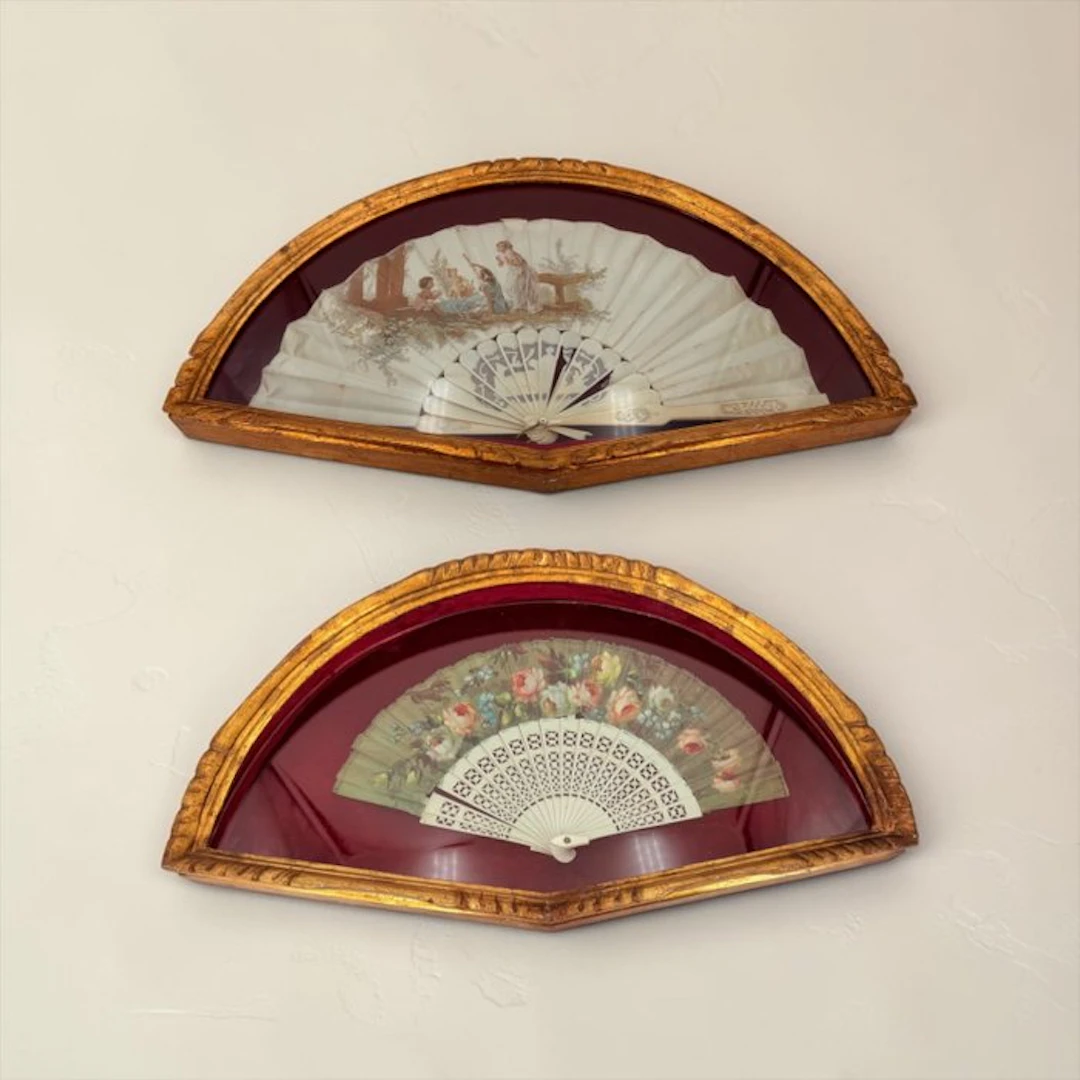Hand fan (2) - Framed - Wood, Textile - Modernists