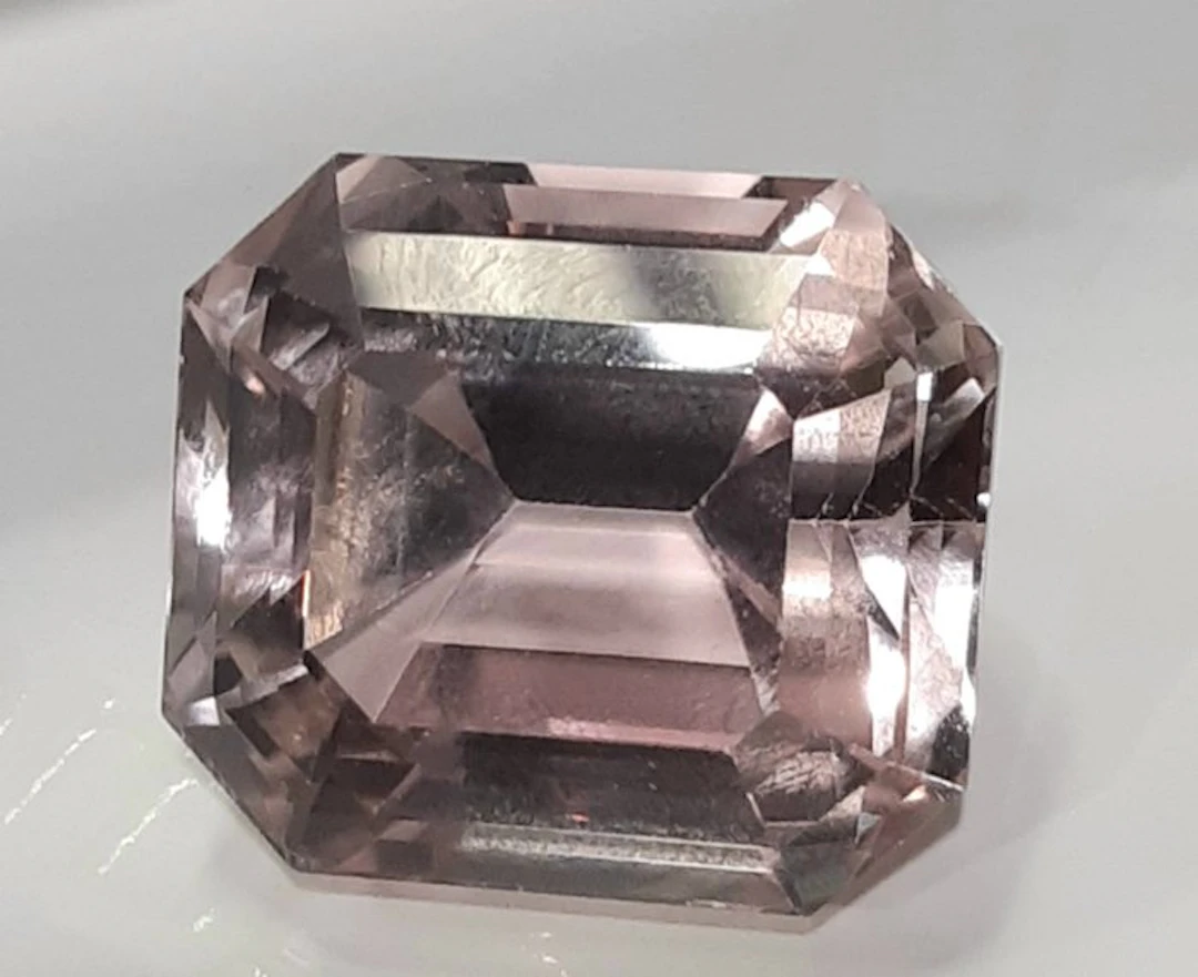 1 pcs Pink Kunzite - 63.44 ct - International Colored...