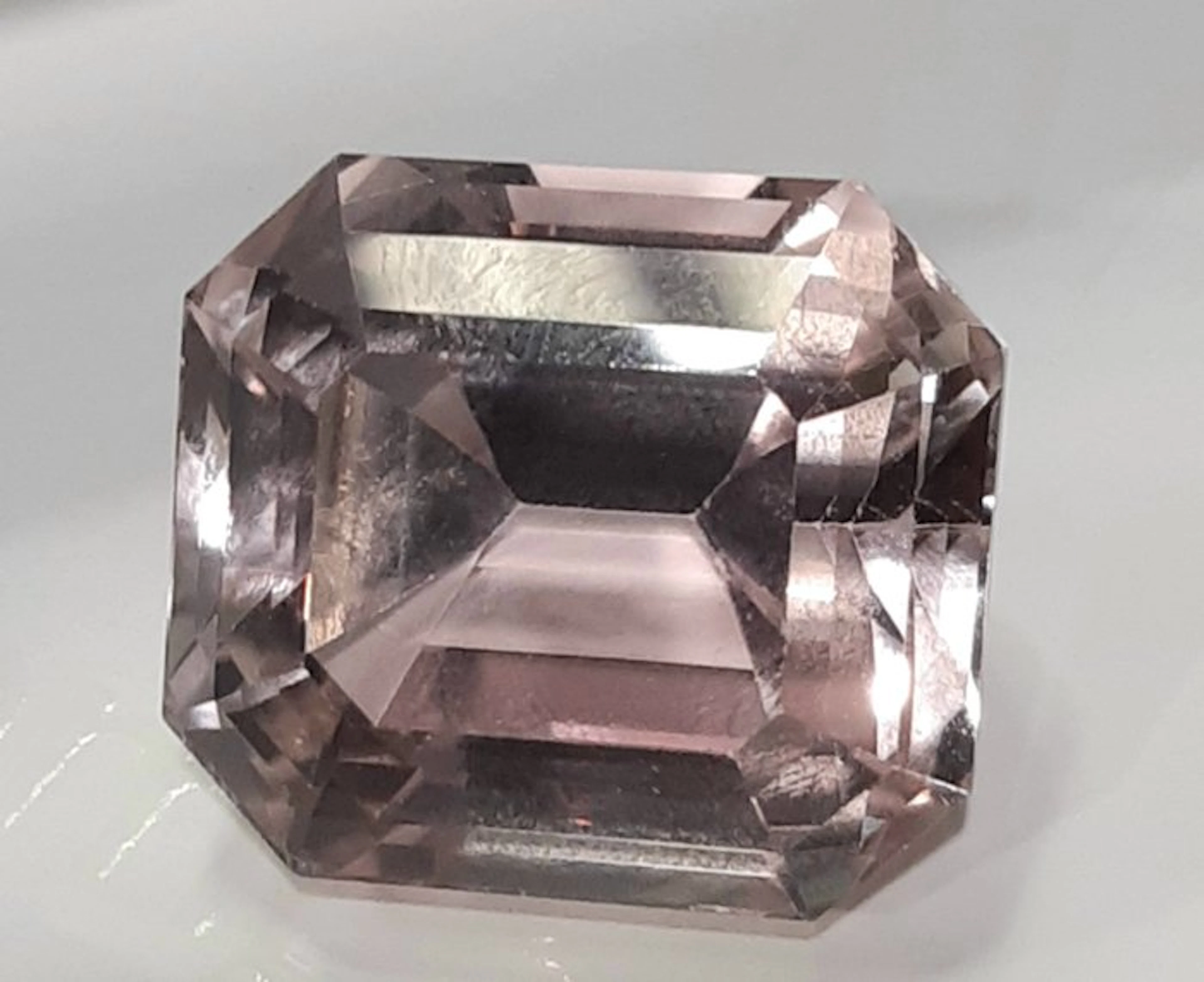 1 pcs Pink Kunzite - 63.44 ct - International Colored...