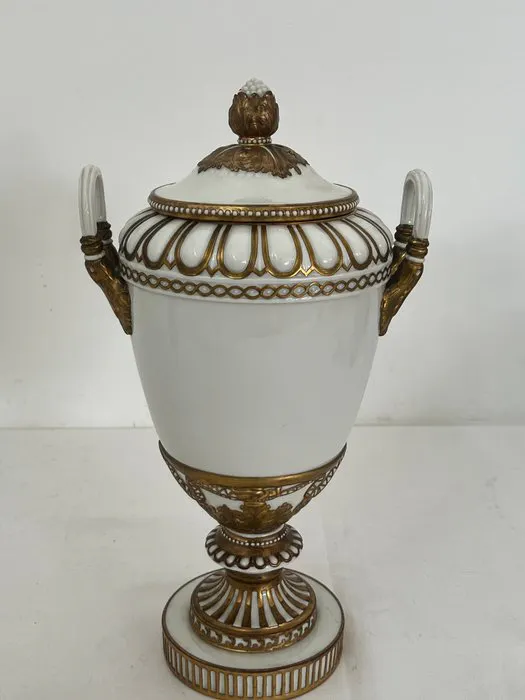 KPM Berlino - Vase - Porcelain - trophy wife