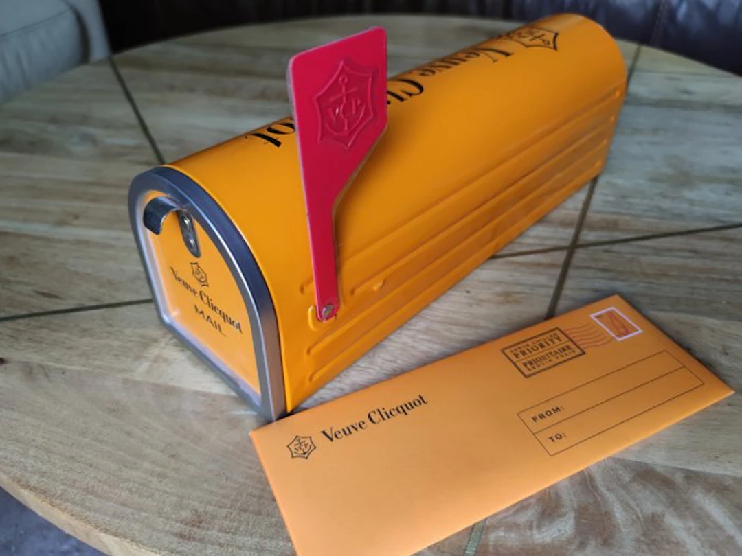 Champagne Veuve Clicquot - Champagne cooler - Mailbox - Metal