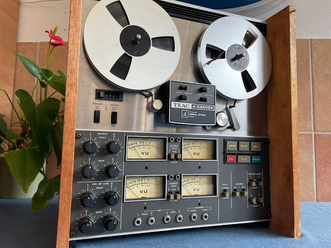 TEAC - A-2340SX quadraphonic Reel to reel deck 18 cm