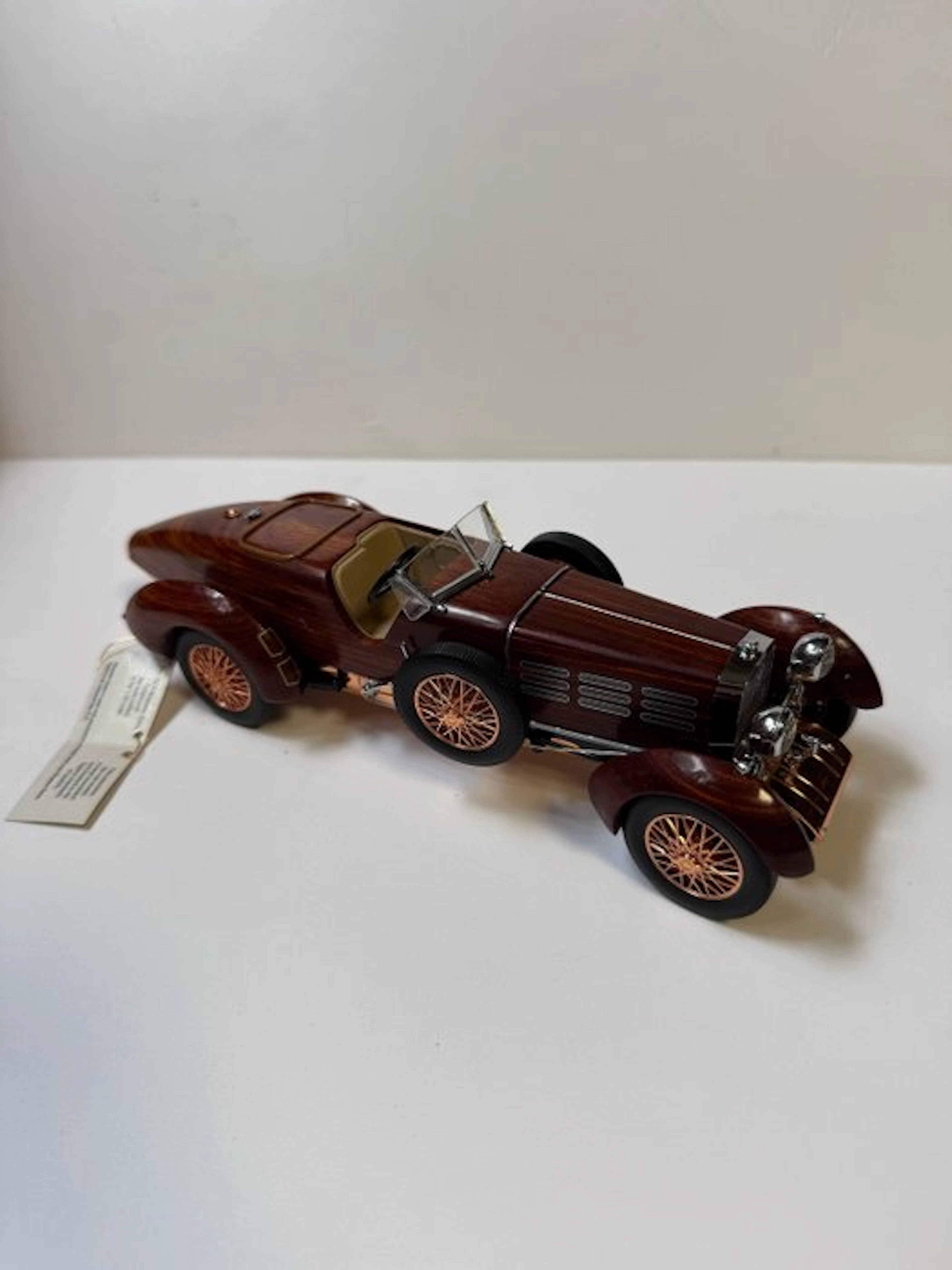 Franklin Mint 1:24 - Model car - Hispano-Suiza Tulipwood de 1924