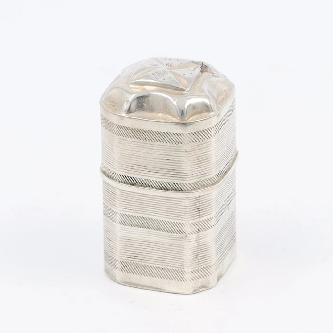 NO RESERVE. 1868. - Lodderein box - .833 silver