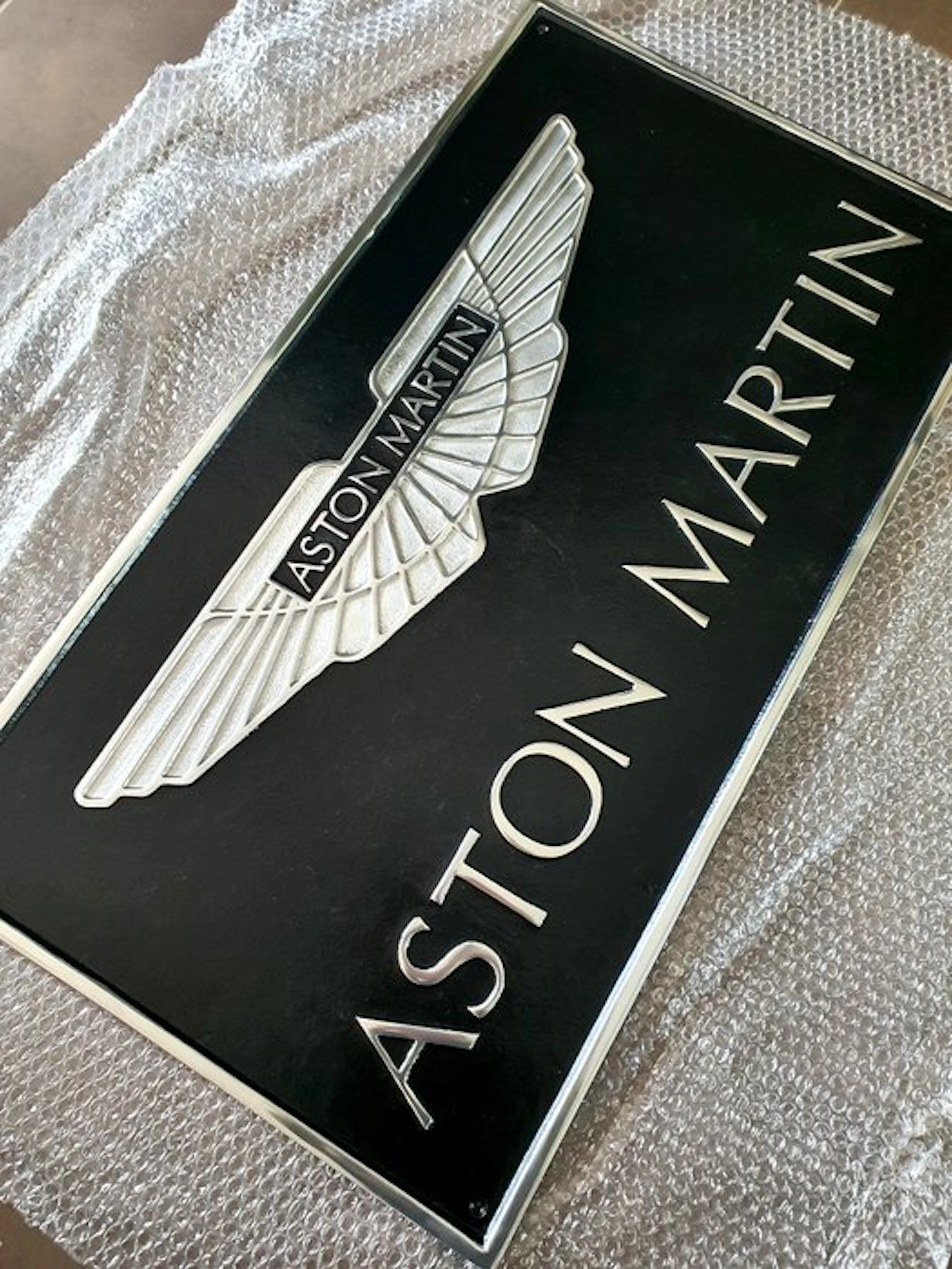 Aston Martin – Decorative plaque in cast aluminum - 9.00...