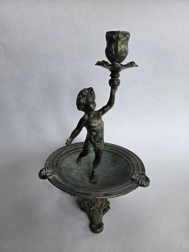 Candleholder (5) - Bronze - Putto candle holder on an ashtray