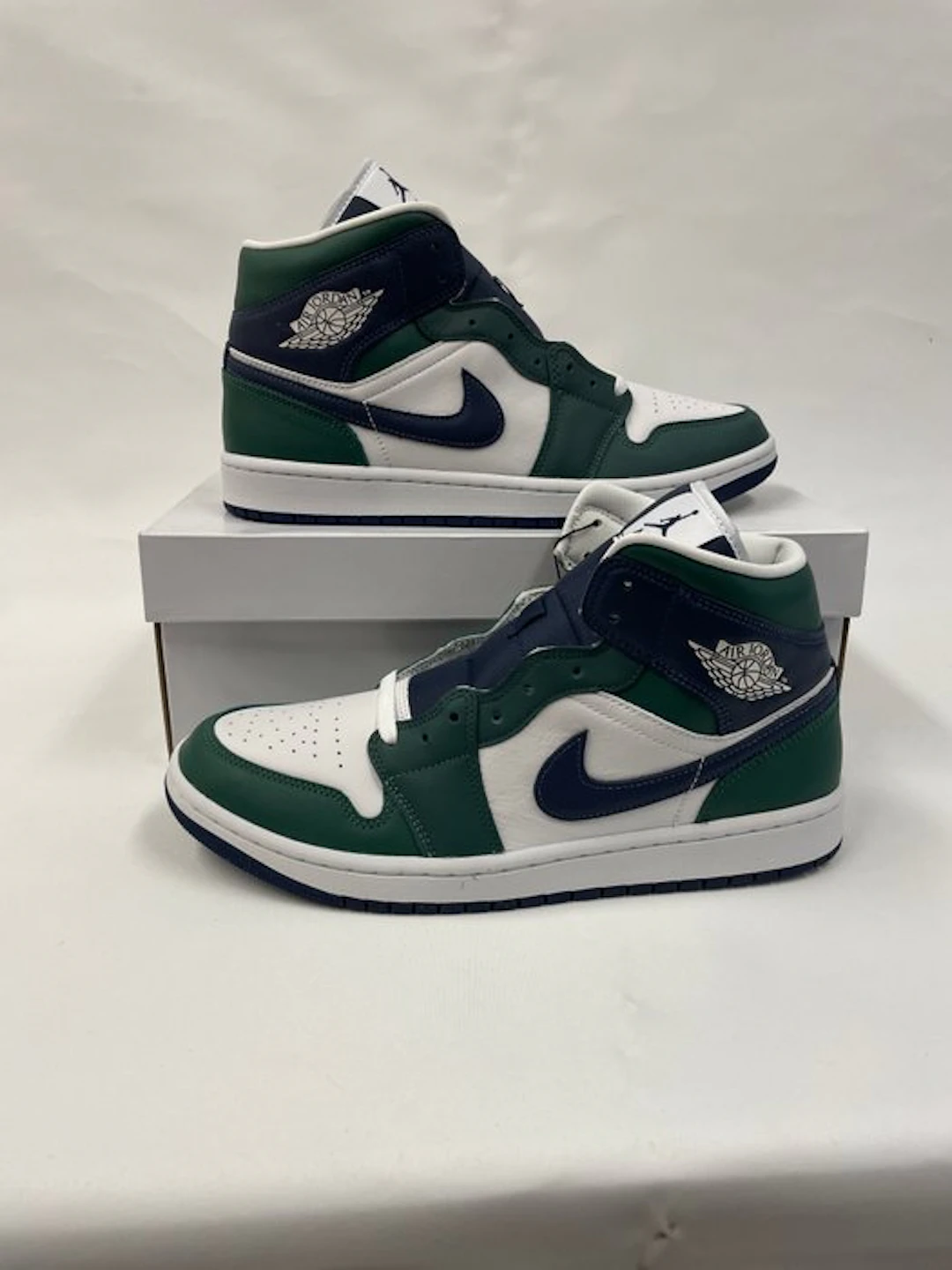 Nike - Air Jordan 1 Mid - Sneakers - Size: EU 44