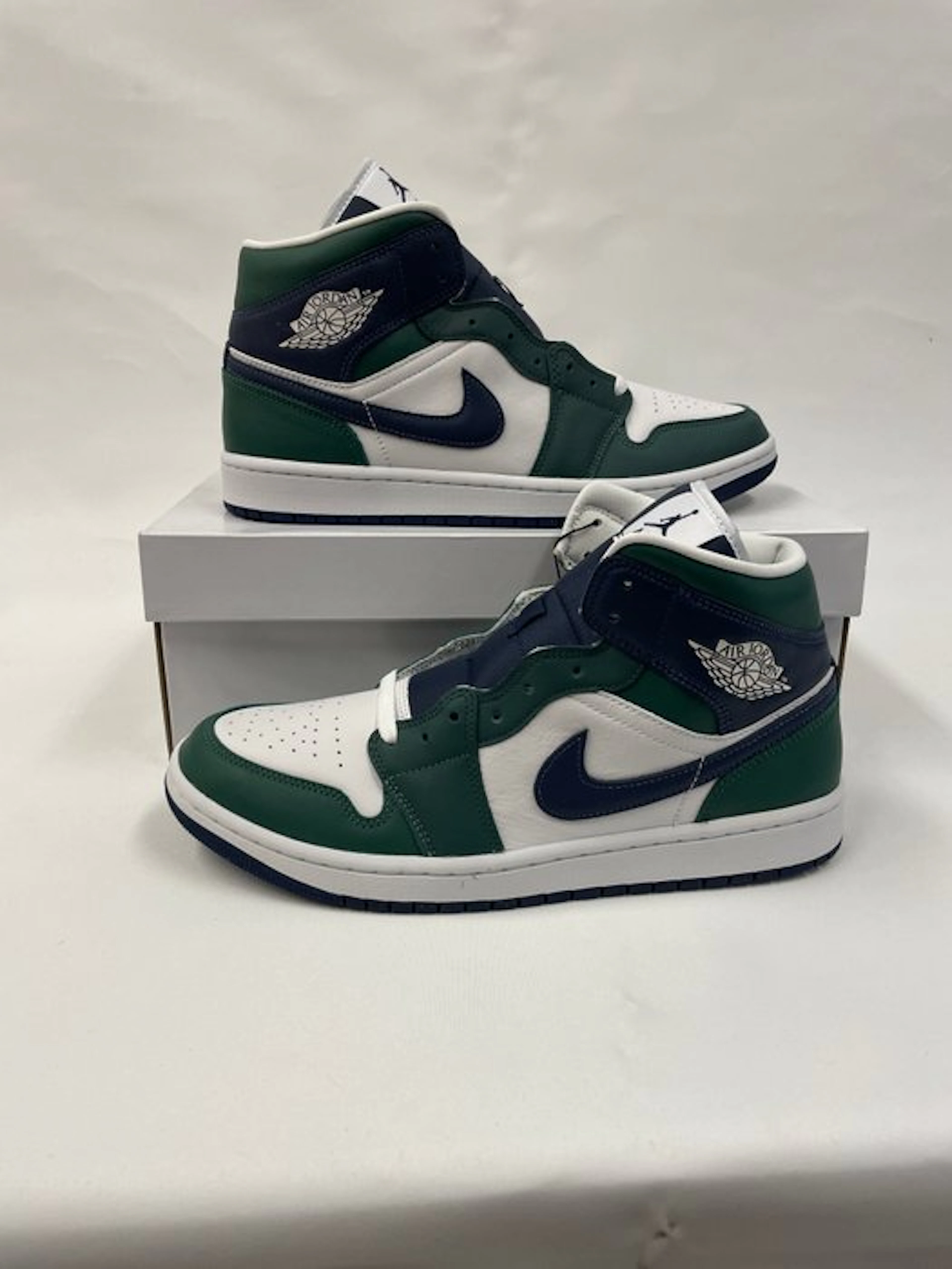 Nike - Air Jordan 1 Mid - Sneakers - Size: EU 44