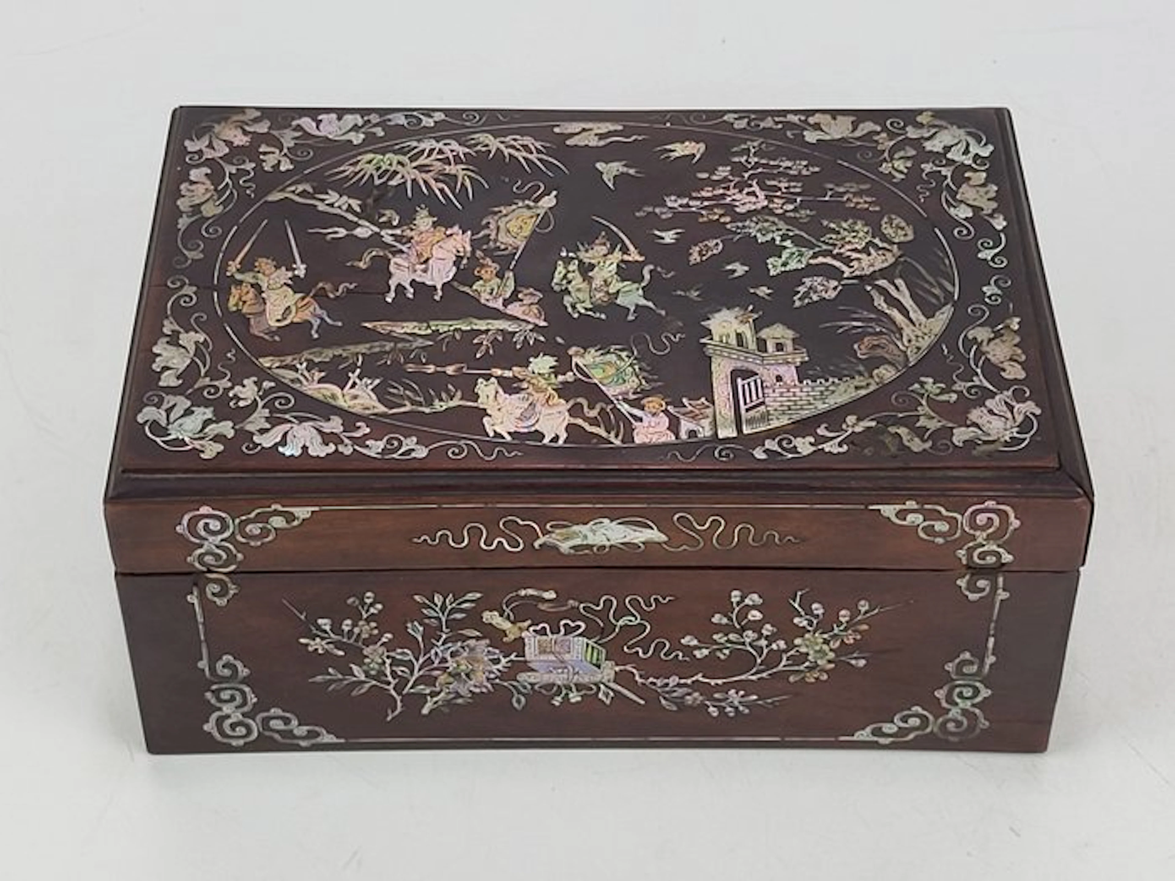 Box - Wood - Mother-of-pearl inlay box