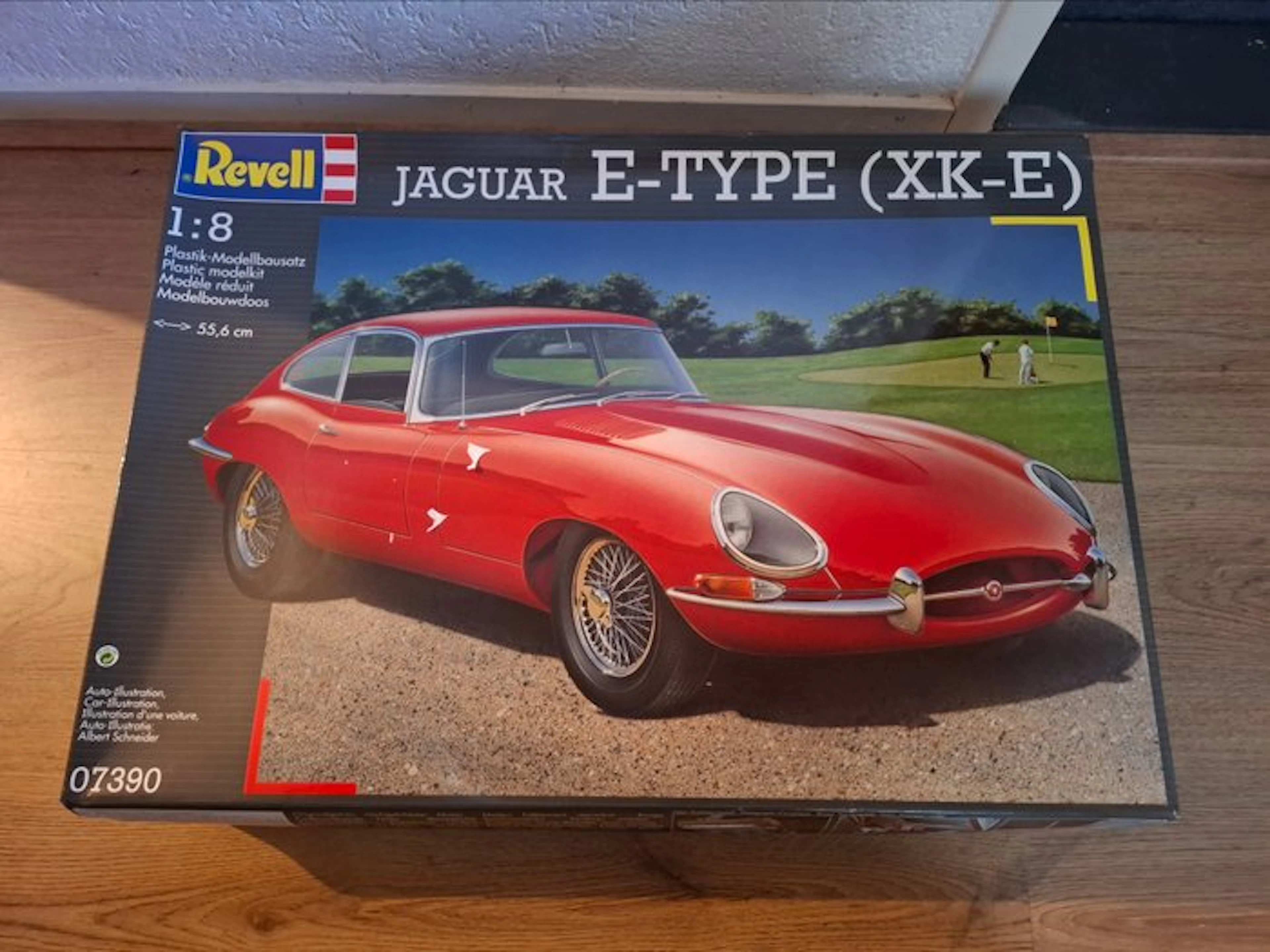 Revell 1:8 - Model car - Jaguar E-Type (XK-E)