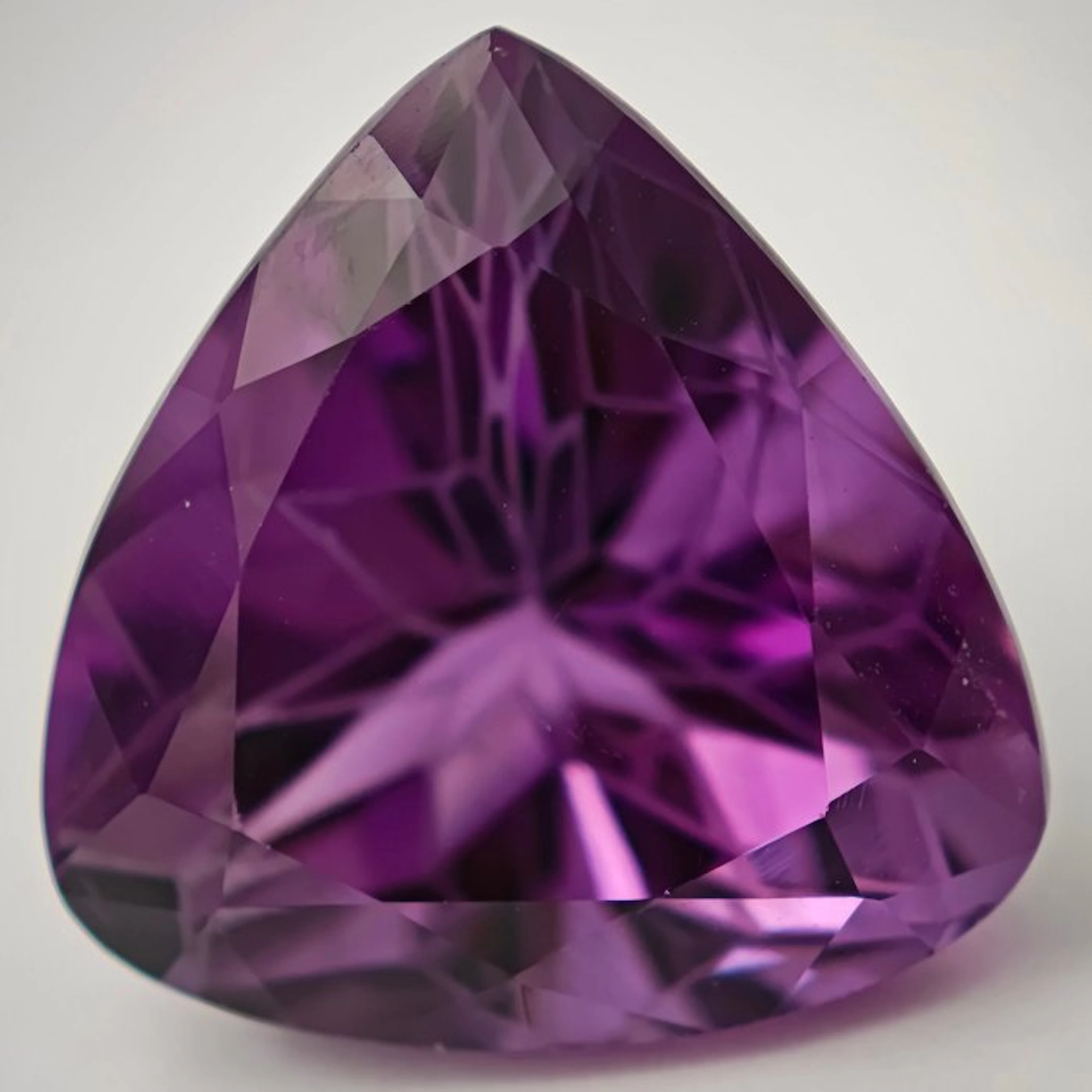 No reserve price Amethyst - 26.90 ct - Antwerp Laboratory...