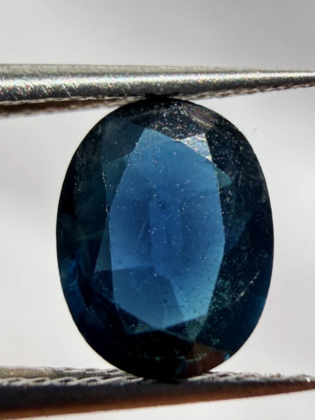 Blue Sapphire - 1.44 ct - Antwerp Laboratory for Gemstone Testing (ALGT)