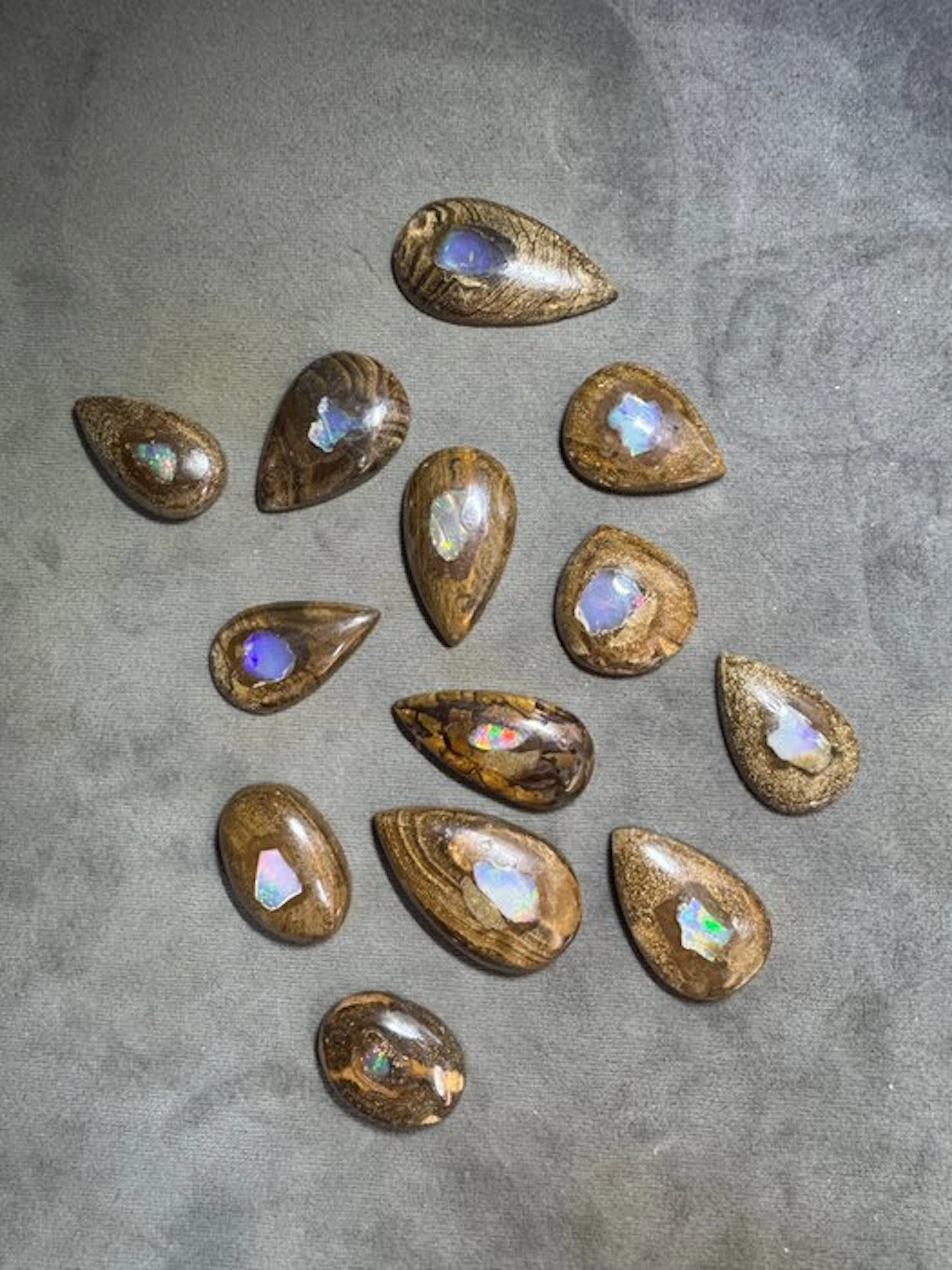 Set of 13 Boulder Opal and Ethiopian Opal cabochons – 350...