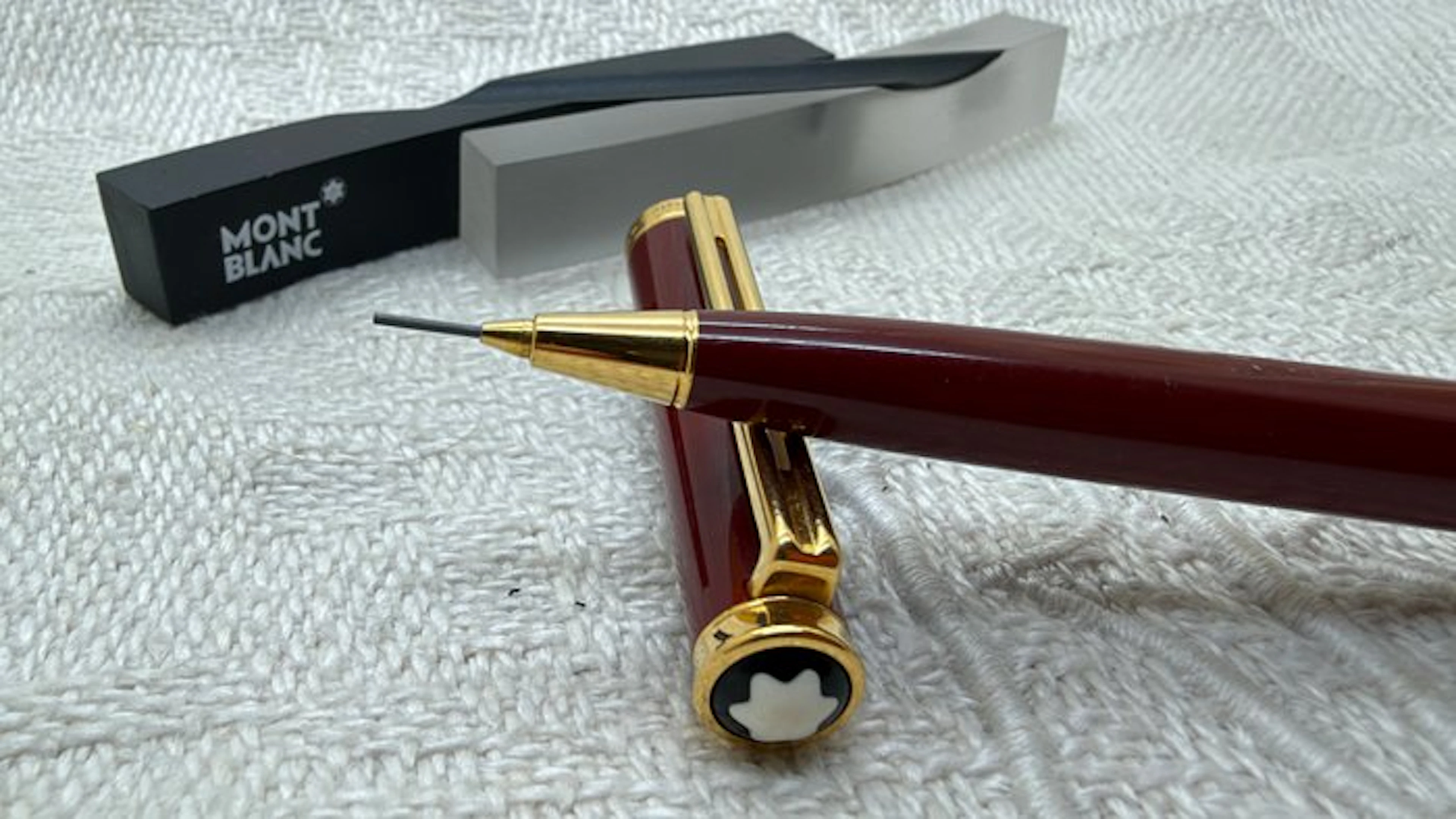 Montblanc - Noblesse Oblige Bordeaux Resin & Gold - Mechanical pencil