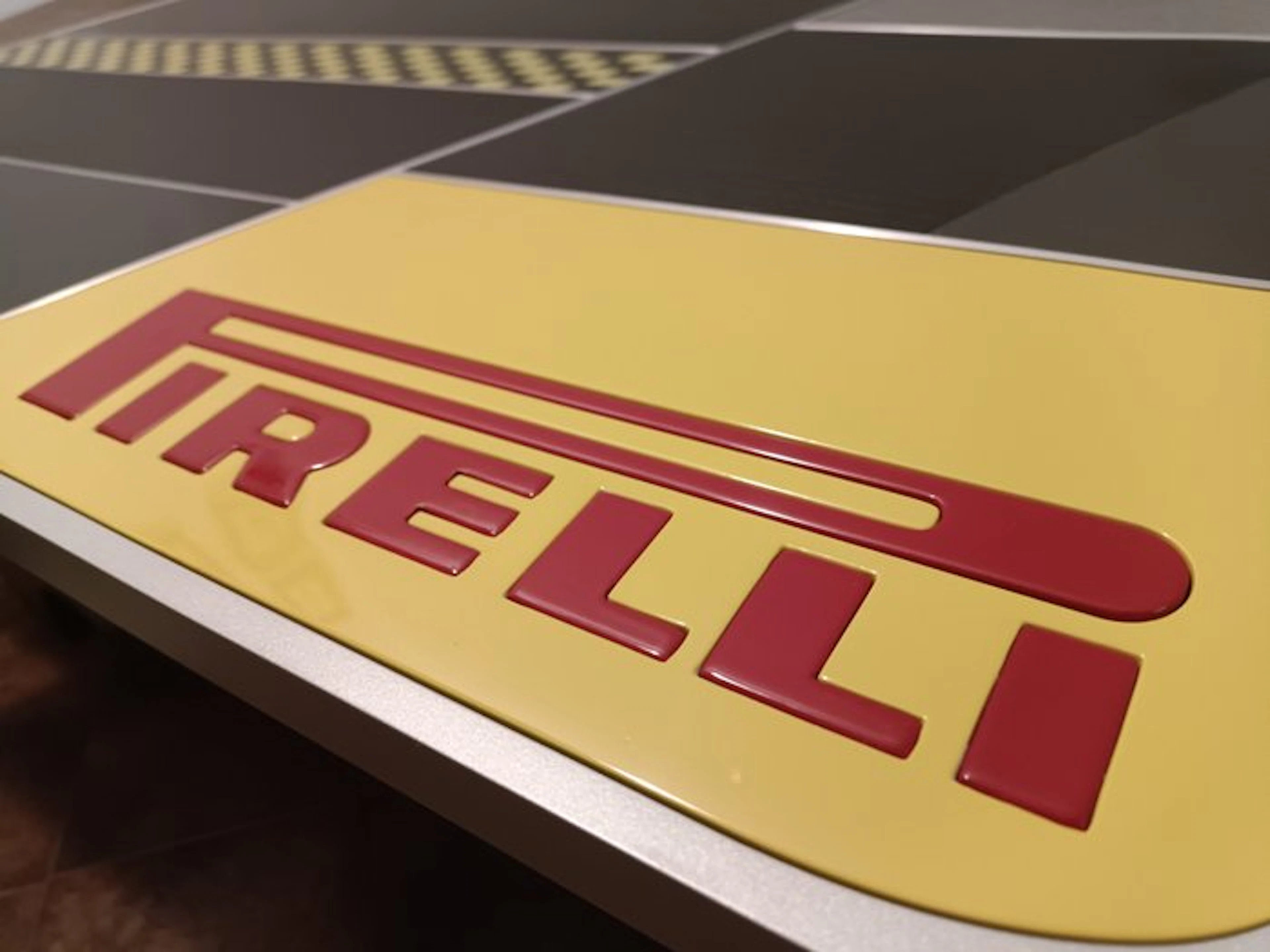 Pirelli - POS (point of sale advertising object)
