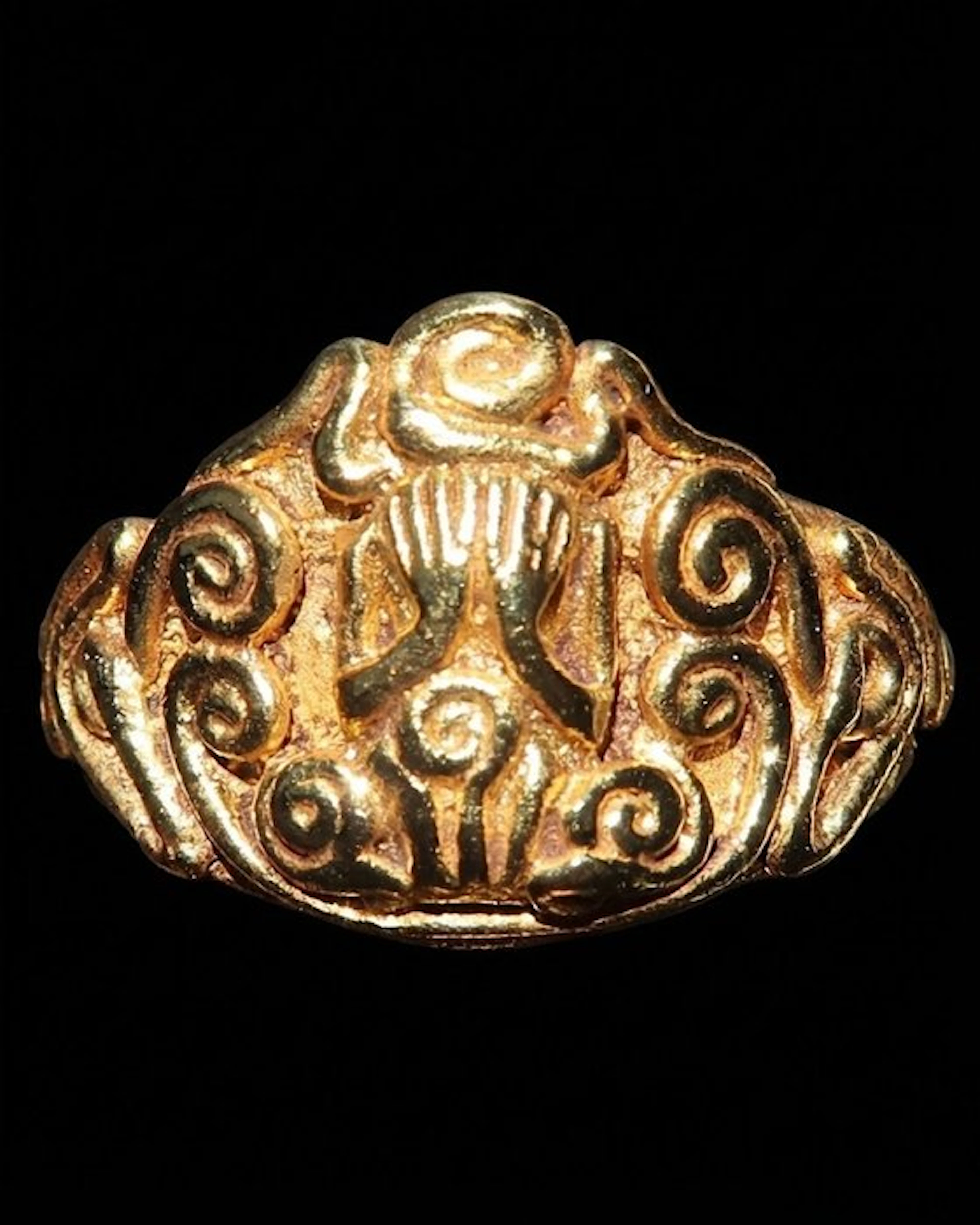 The Golden Guard of Phra Pidta – Dame of the Sanctuaries...