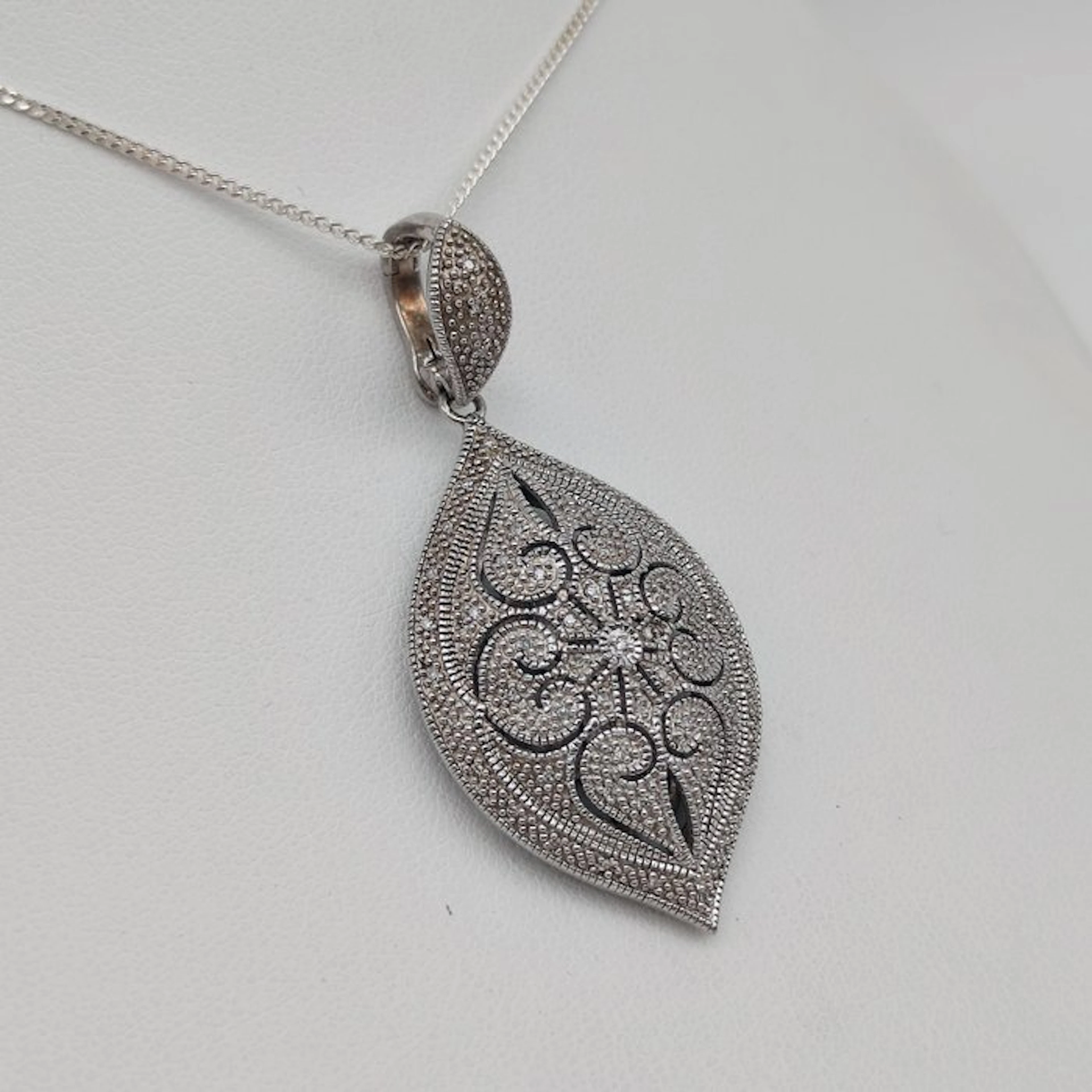 No reserve price - Necklace with pendant Silver - 0.05ct. tw. Diamond (Natural)