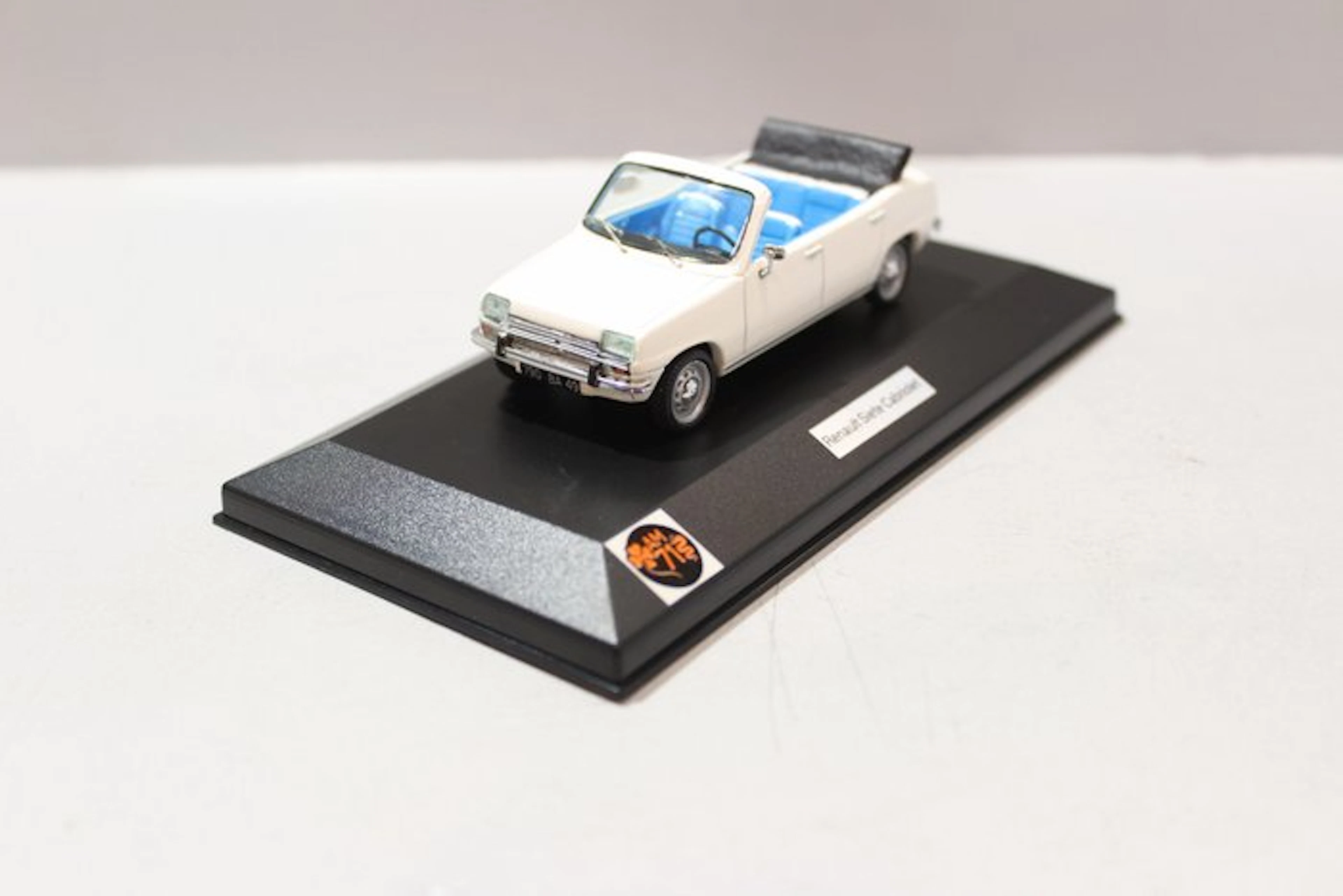 AM.71 1:43 - Model car - Renault 7/siete Cabriolet 1/43. - Artisanal model
