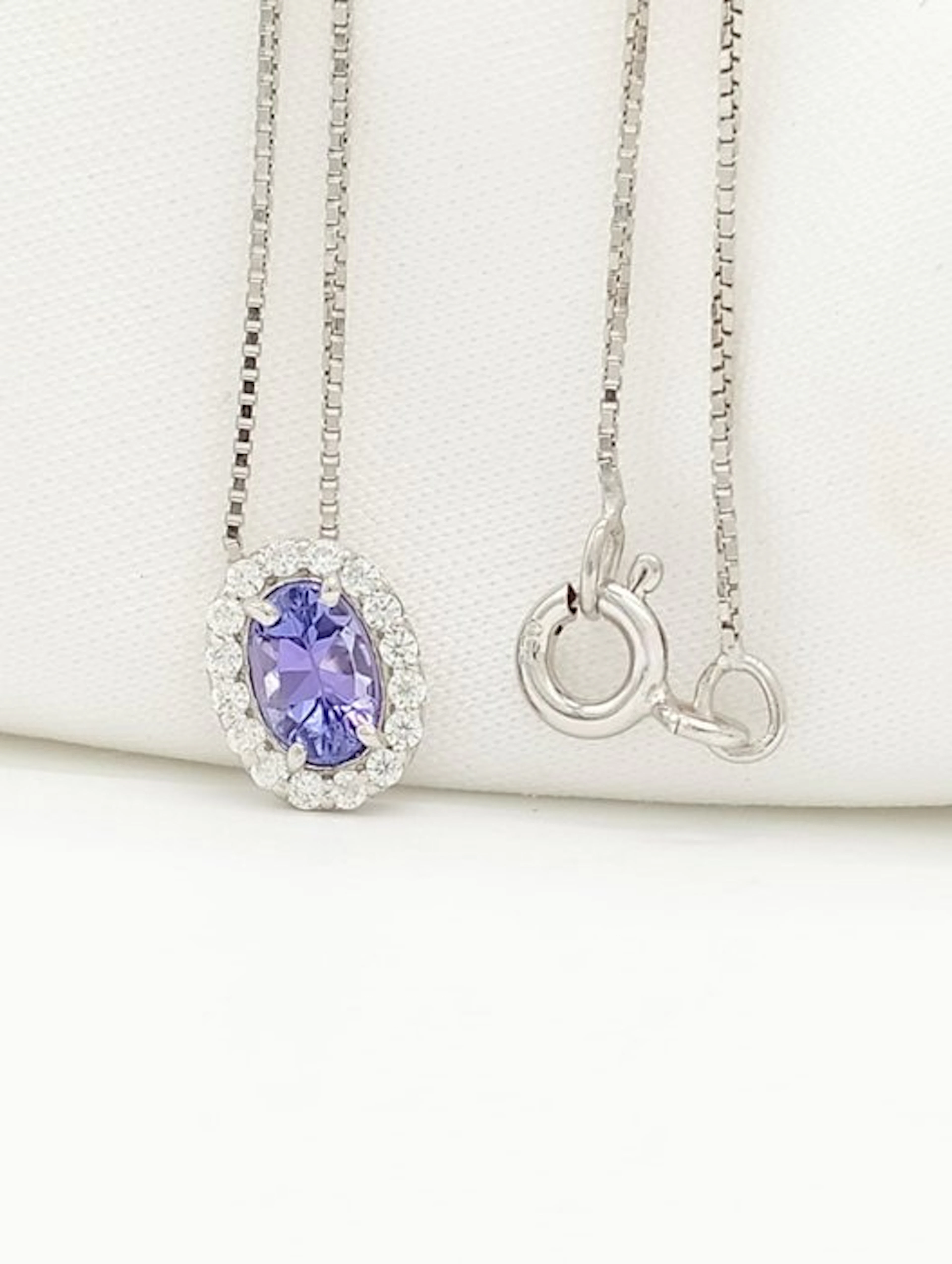 No reserve price - Necklace with pendant - 18 kt. White gold Tanzanite