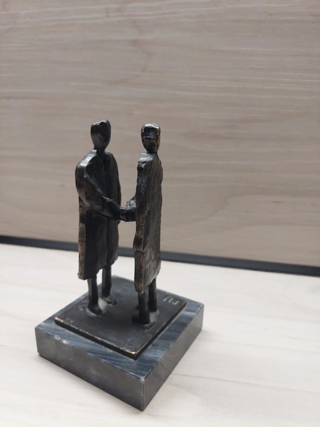 Artihove - Mark Jurriens - Sculpture, Vriendschap - 14 cm - Patinated bronze