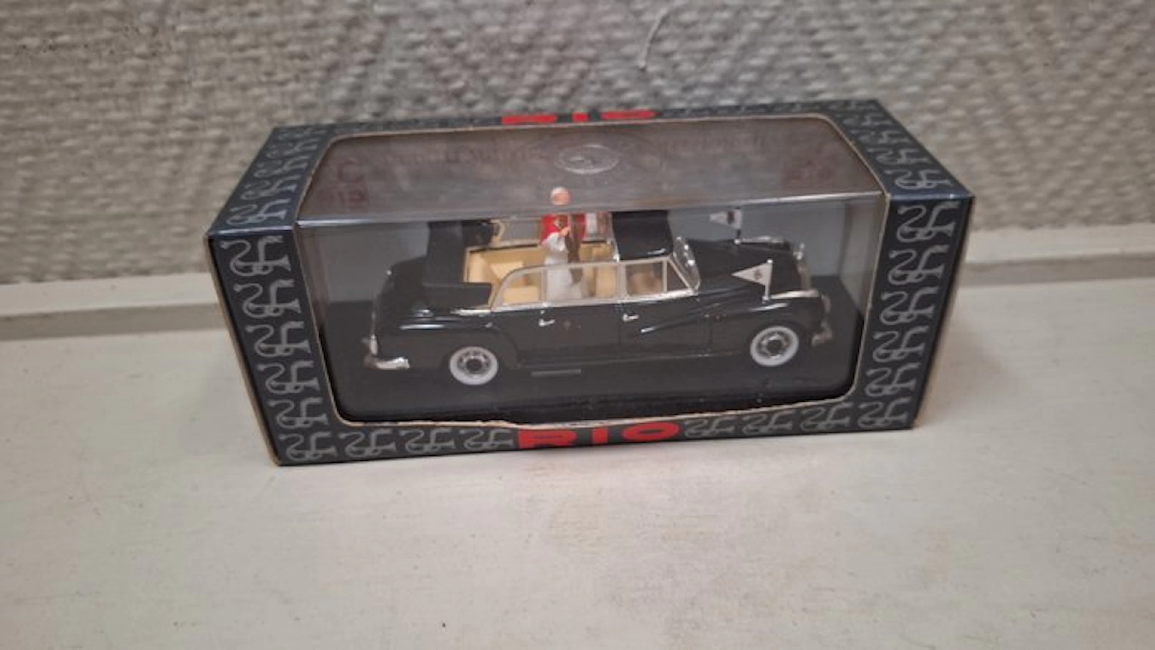 Rio 1:43 - Model car - Mercedes-Benz 300d Limousine 1950, Pope Giovanni XXIII