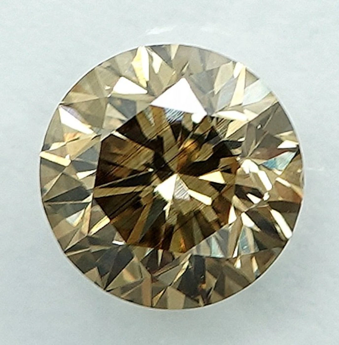 No reserve price - 1 pcs Diamond (Natural coloured)...