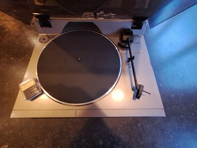 Akai - AP-A2 Semi-Automatic Direct Drive Turntable