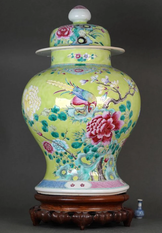 Vase - Porcelain - China - Pheasant on Pierced Rocks Amidst Peonies