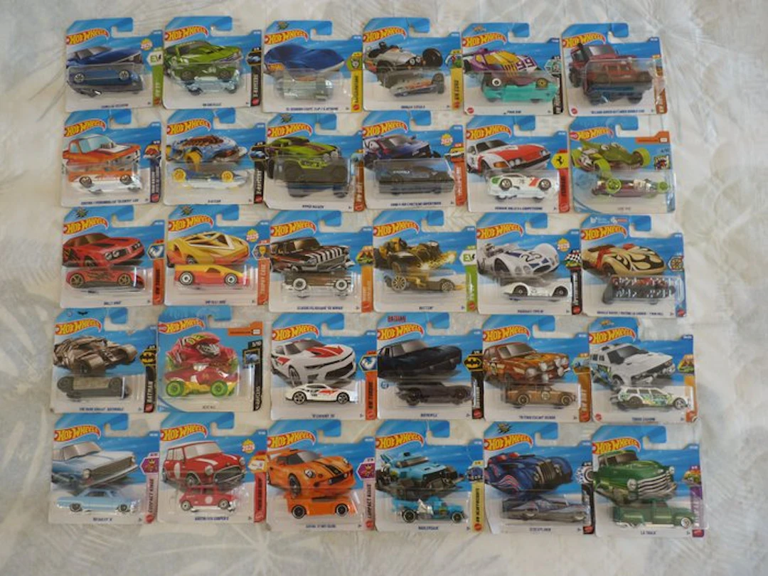 Themed collection - 30 Hot Wheels toy cars. - Hot Wheels