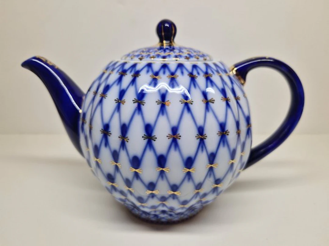 Lomonosov Imperial Porcelain Manufactory - Teapot...
