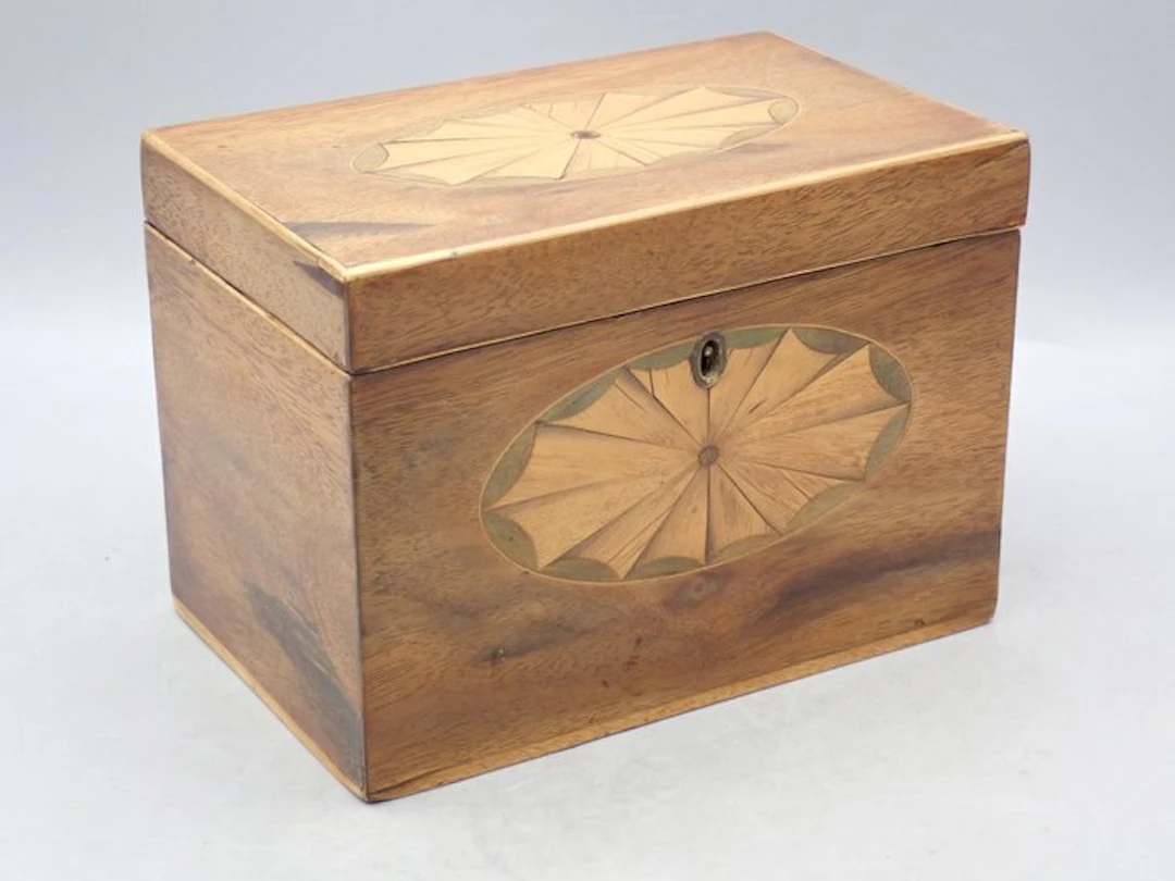 Tea caddy/ box - Circa 1790 - Wood