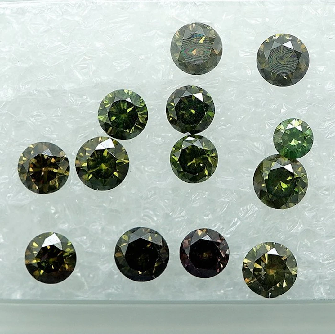 No reserve price - 13 pcs Diamond (Colour-treated) - 1.03...