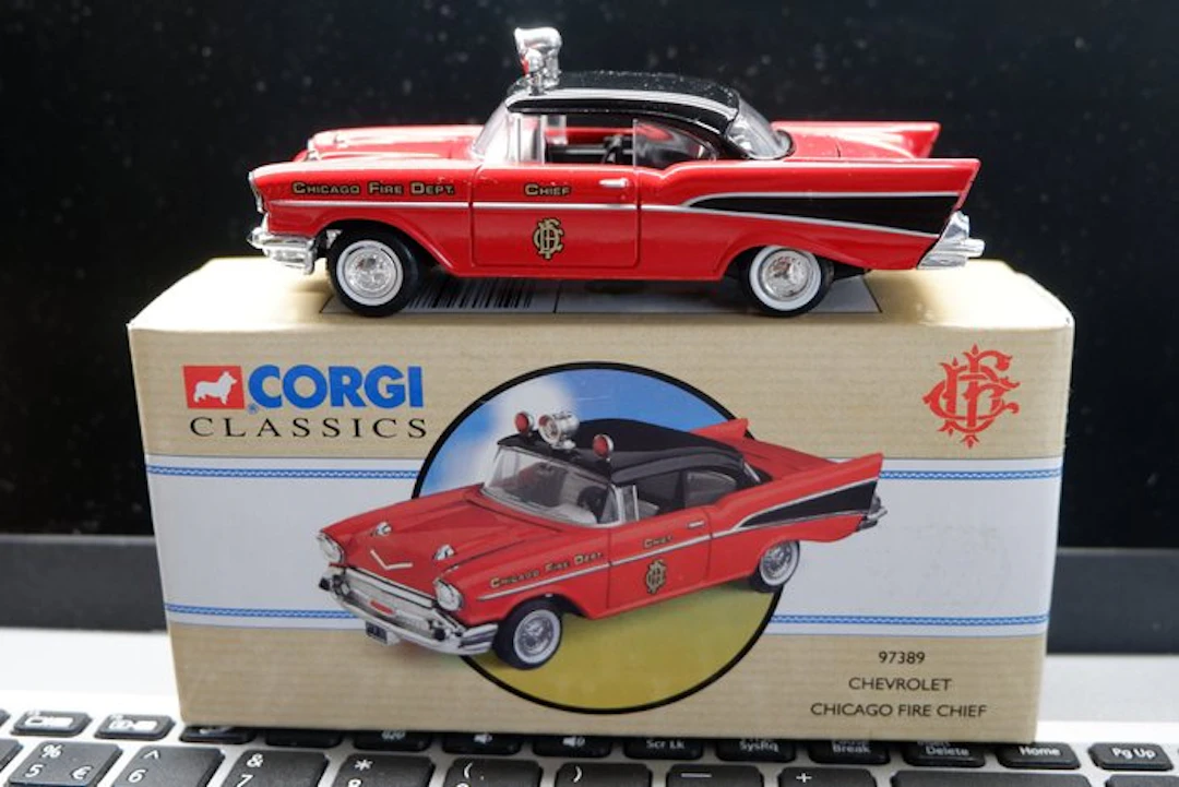 Corgi Classics 1:43 - Model car - Chevrolet Chigago Fire...