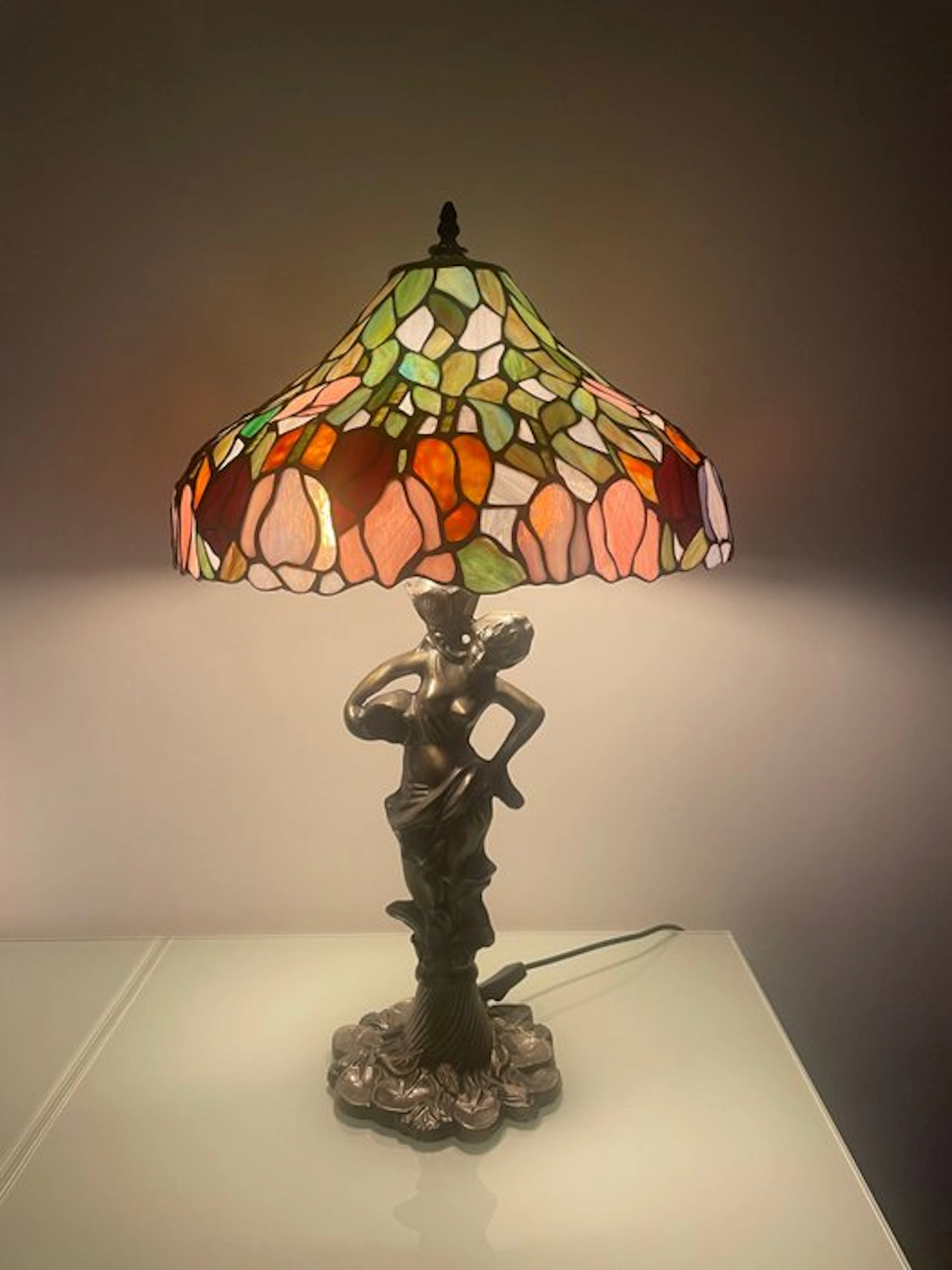 Table lamp - on Water Lilies - Glass, Lead - Tiffany Style Lady figure