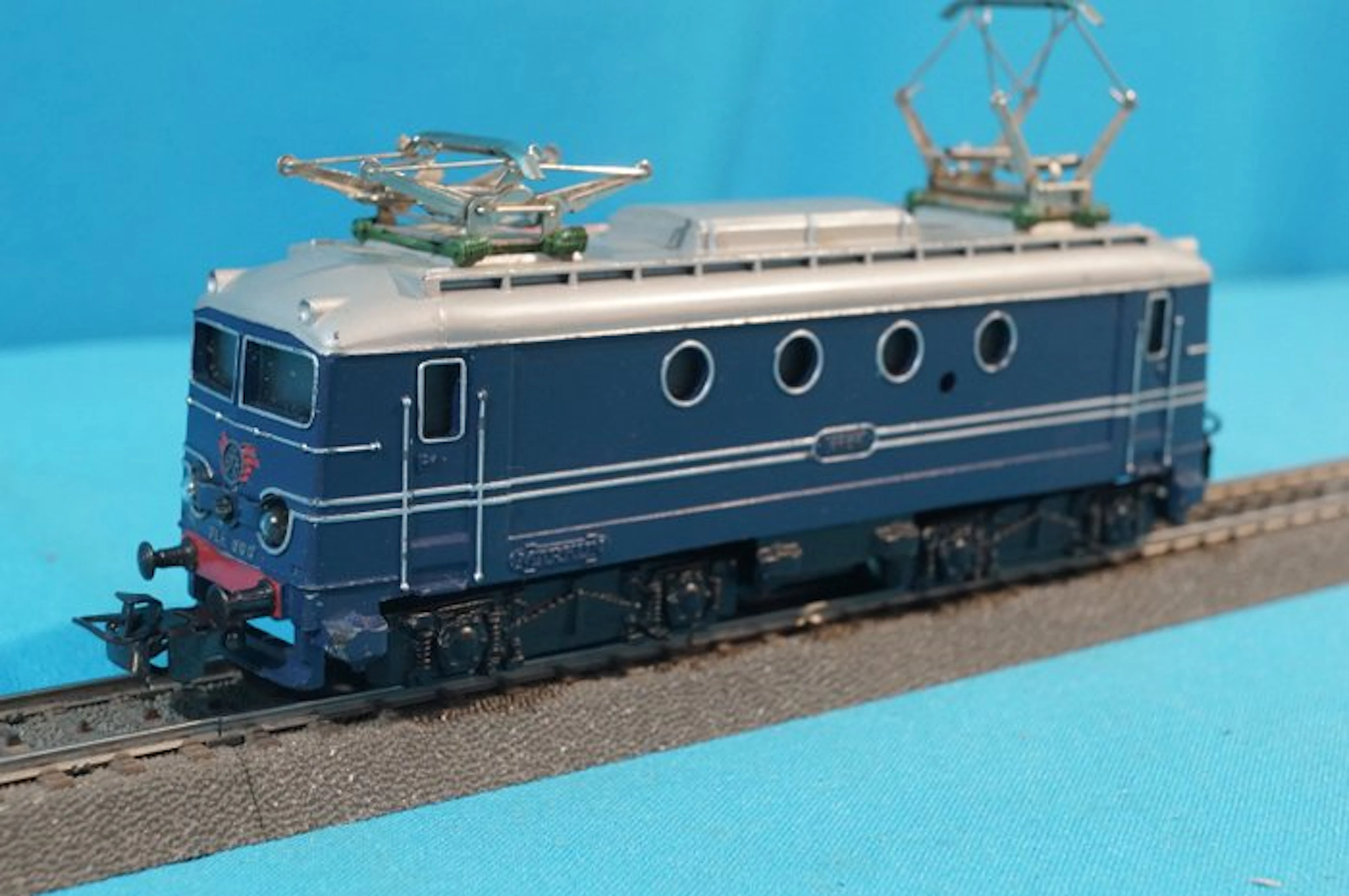 Märklin H0 - 3013 - Electric locomotive (1) - Series 1100 blue - NS