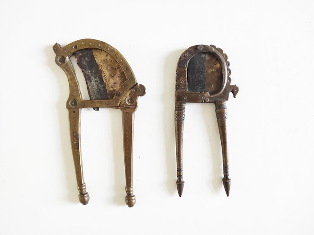 betel leaf cutter - Bronze - India - 19th century