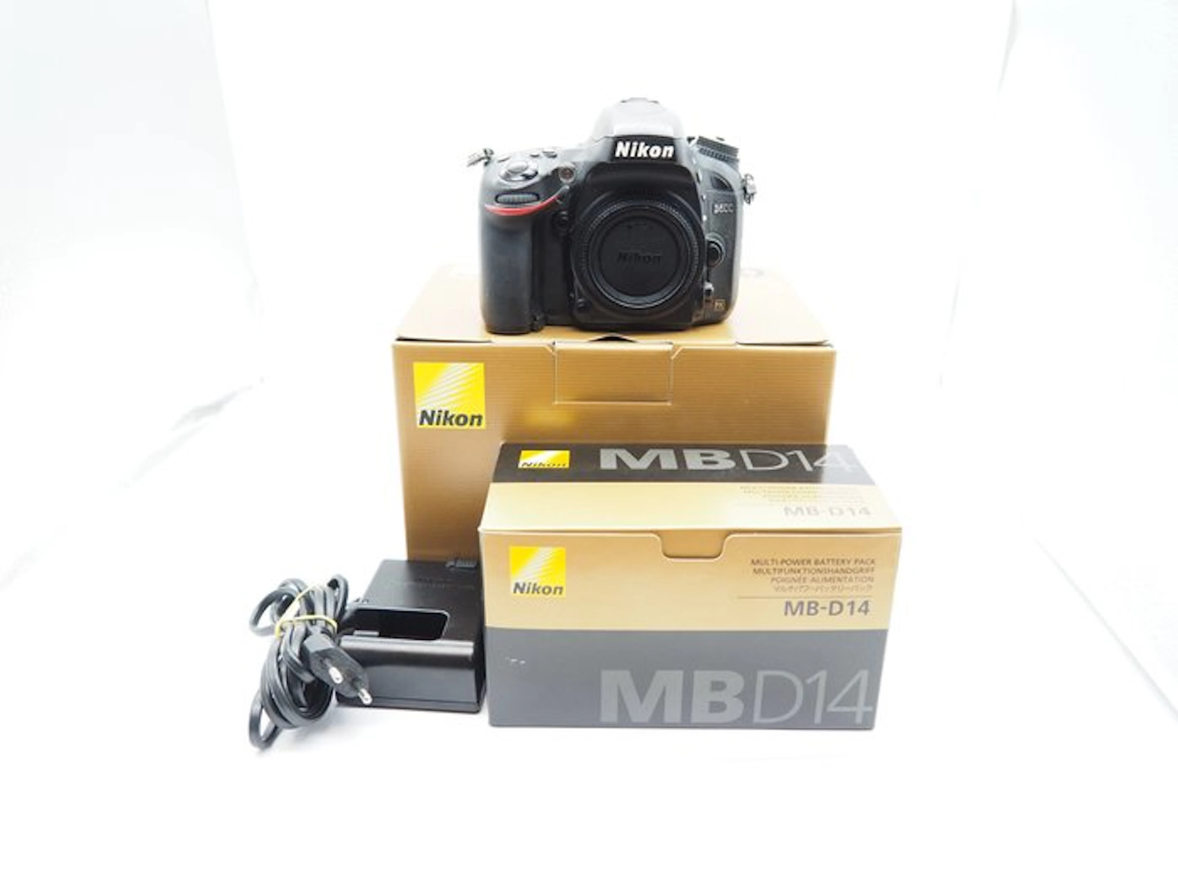 Nikon D600 camera body + MB-D14 batterypack (inclusief...