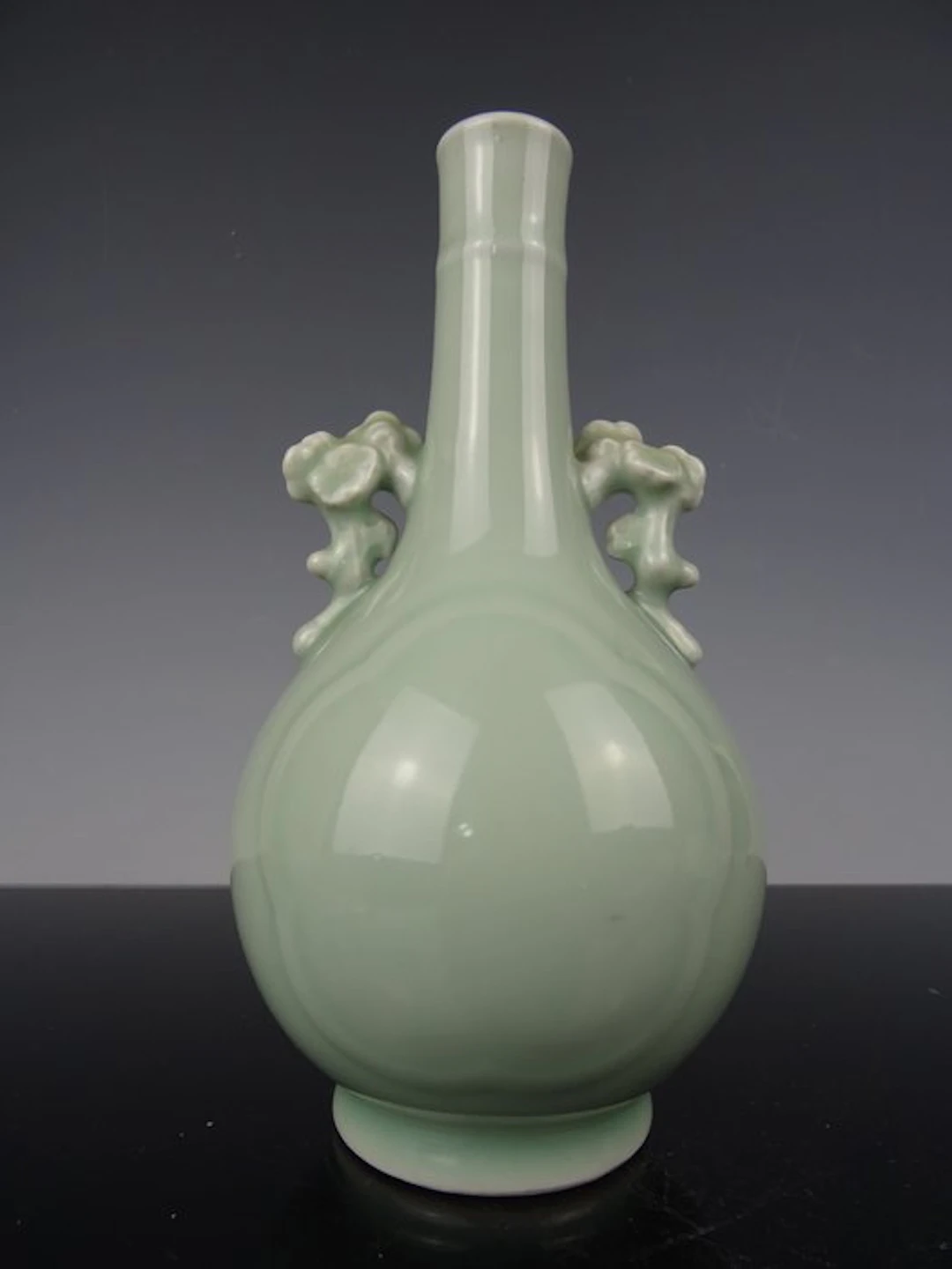 Vase - Porcelain - China - Qing Dynasty (1644-1911) - Celadon