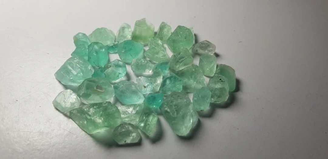 Rare green color flourite Rough- 104 g - (53)