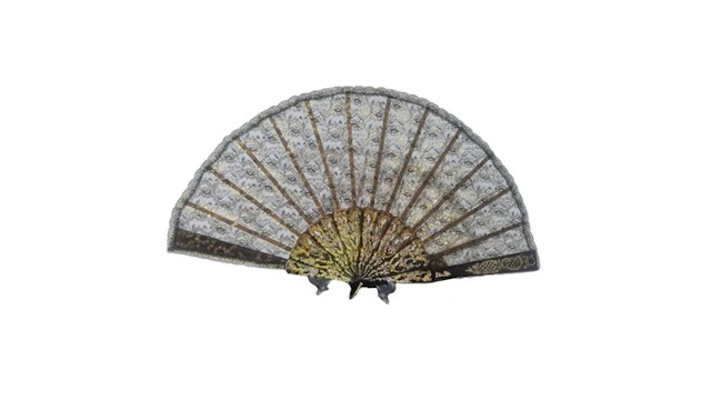 Abanico antiguo español de estilo ornamental