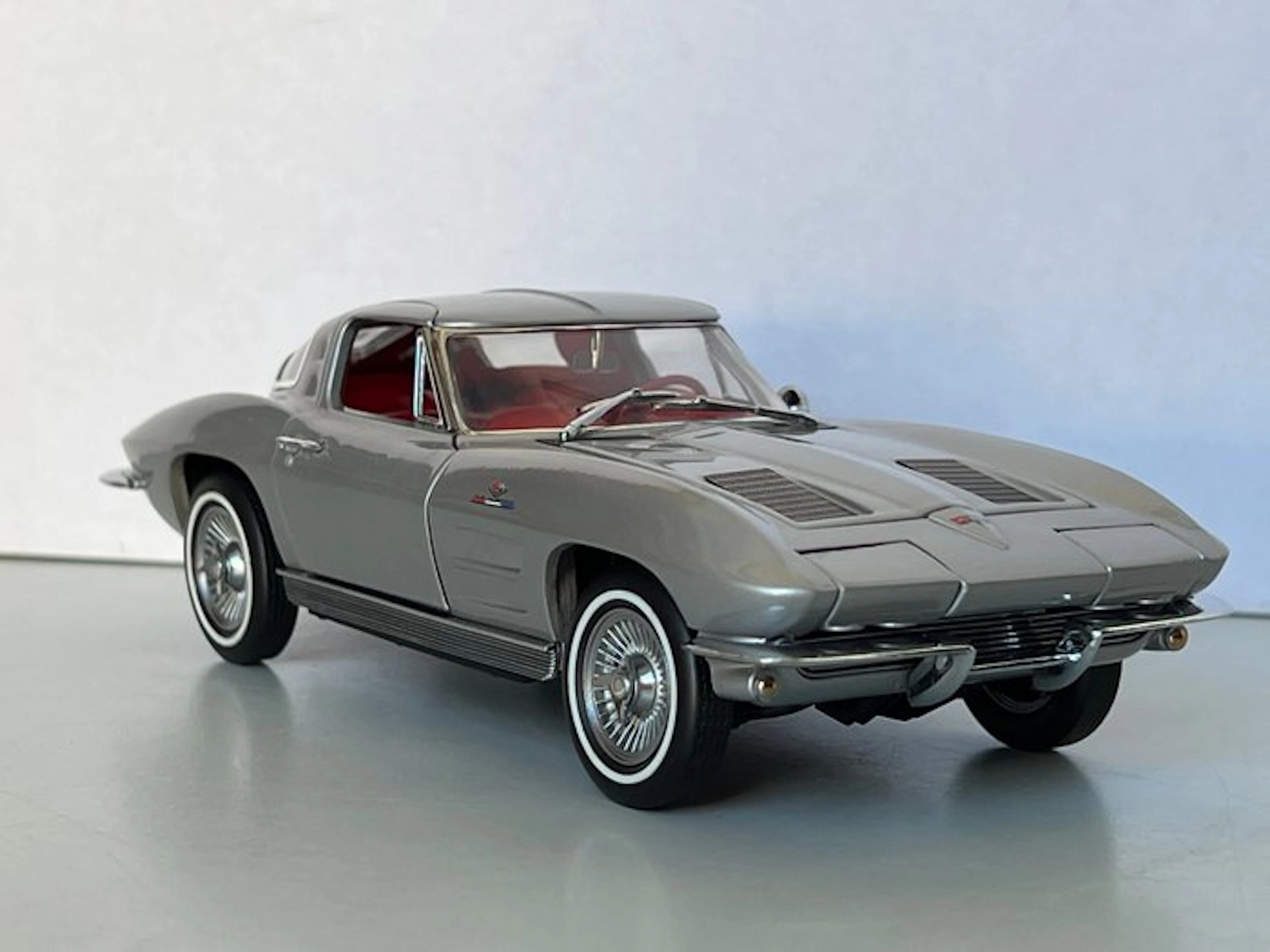 Franklin Mint 1:24 - Model sports car - Chevrolet Sting Ray Sportwagen 1963