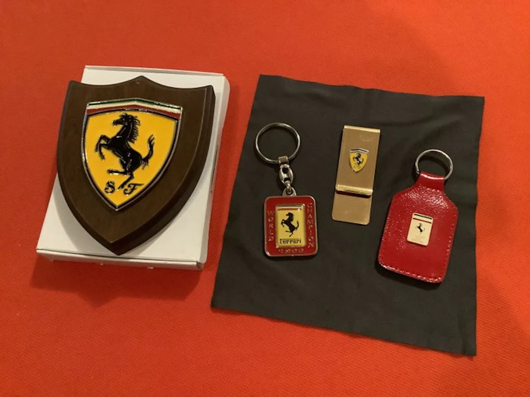 emblem, bill holder