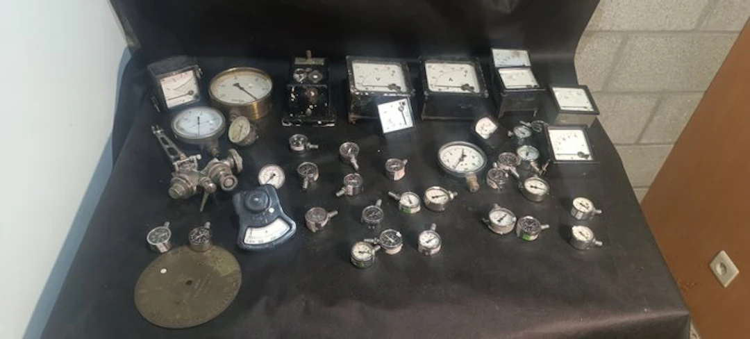 Memorabilia collection - Large lot of vintage industrial...