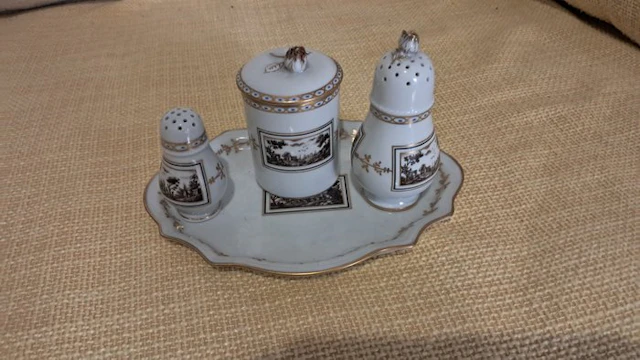 Richard Ginori - Salt and pepper shakers (4) - Porcelain