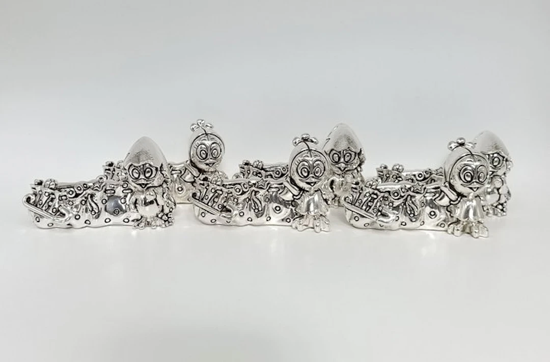 Figurine - Calimero e Priscilla (6) - Silver, Dressed in silver