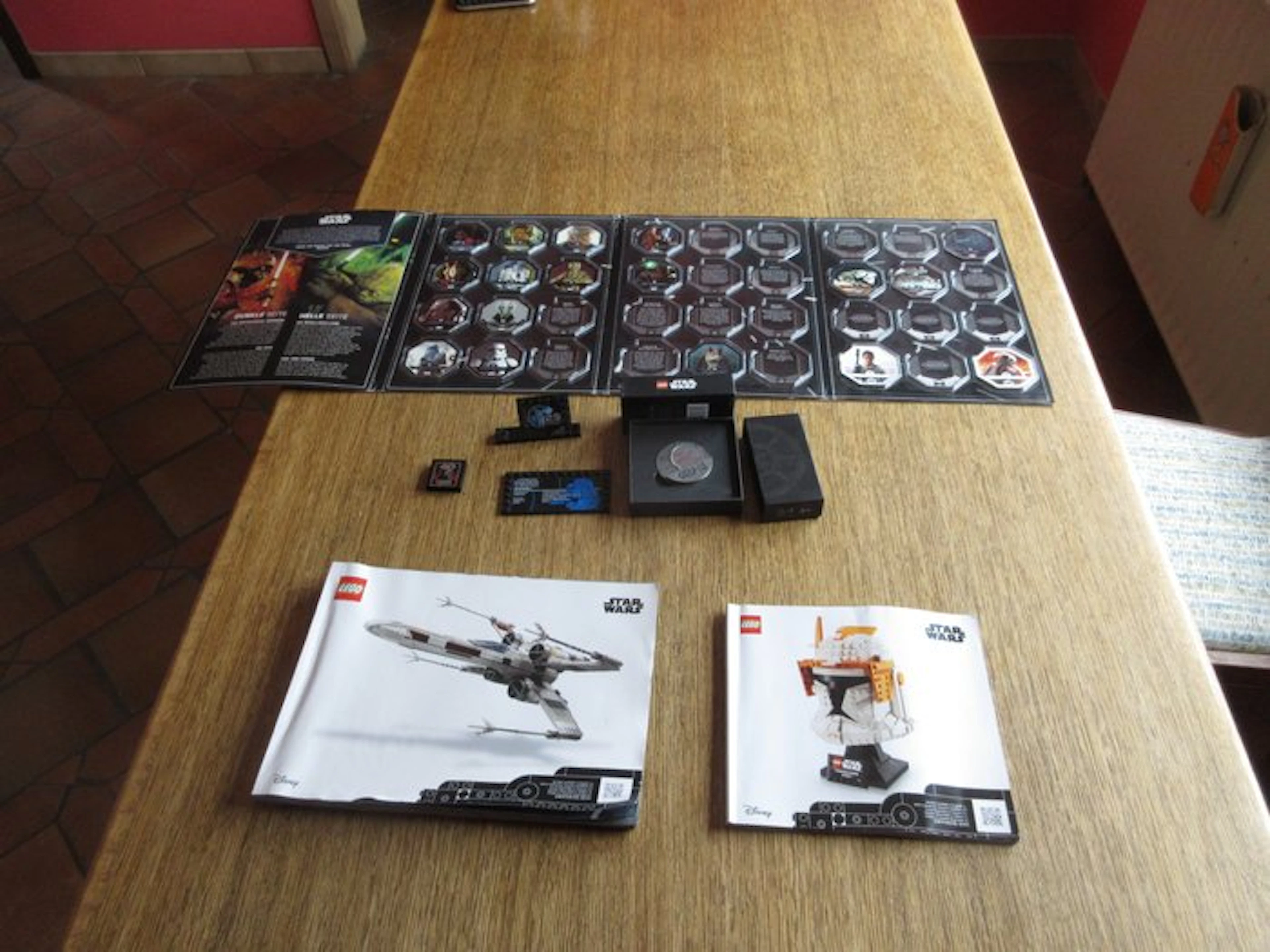 LEGO Merchandise - Star Wars - mode d'emploies et différent élément star Wars