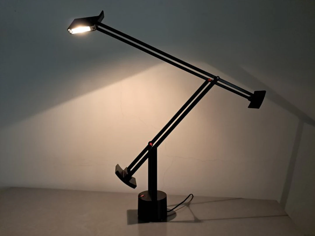 Artemide - R