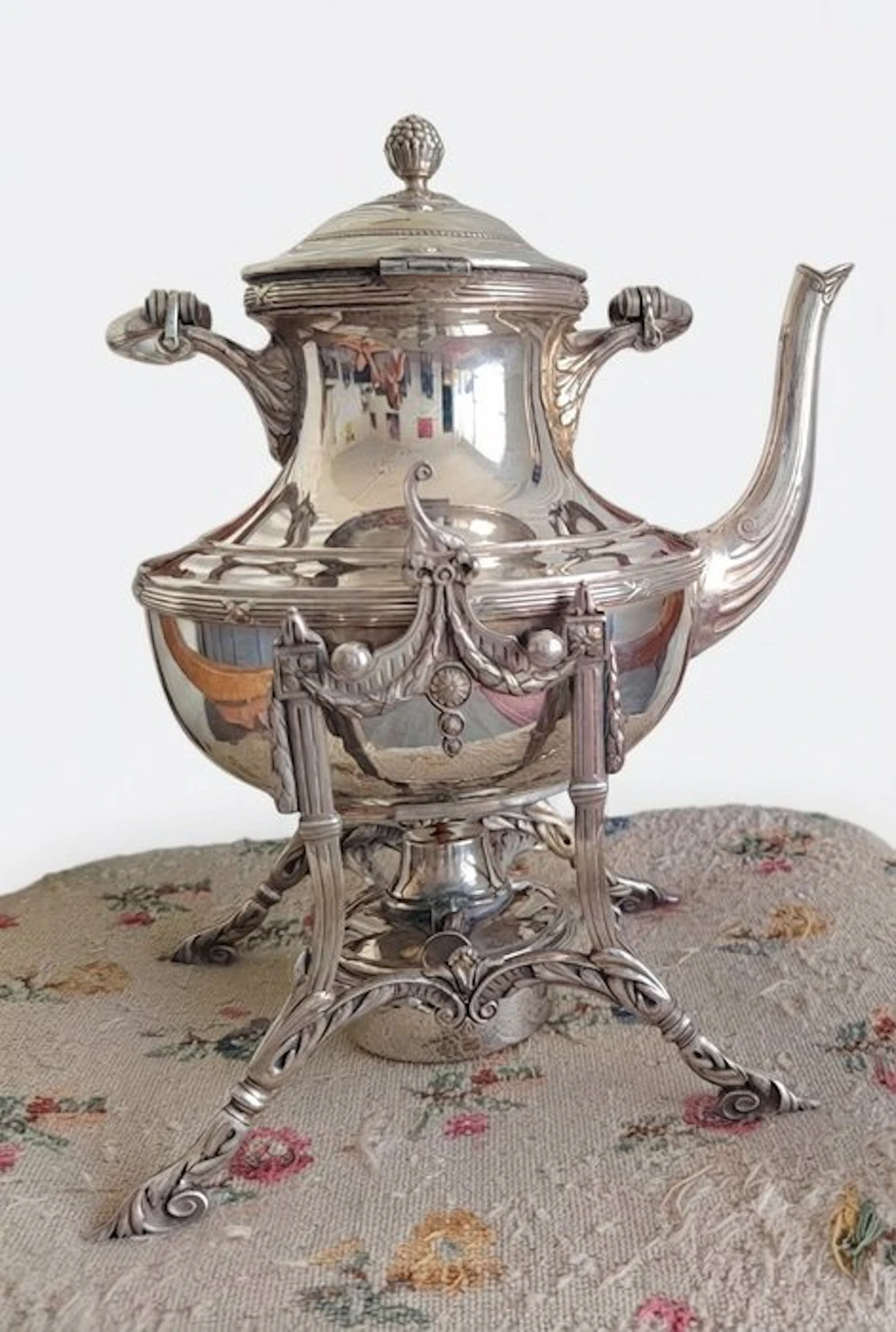 Kettle on stand and burner (3) - Metal